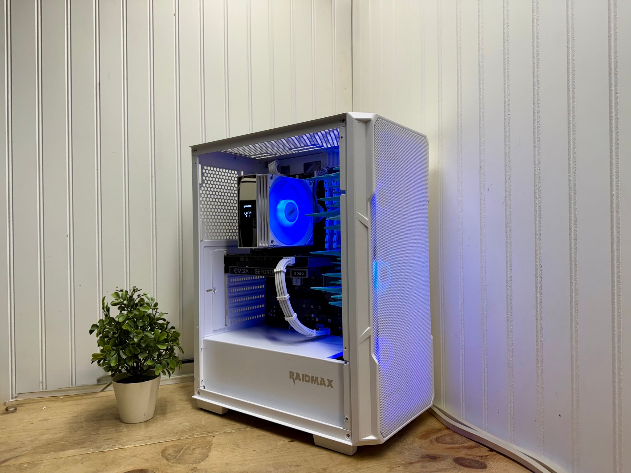 ARCTIC 5500/2060/32g ddr4/1 TB NVME/700watt psu/cooler with cpu temp read out