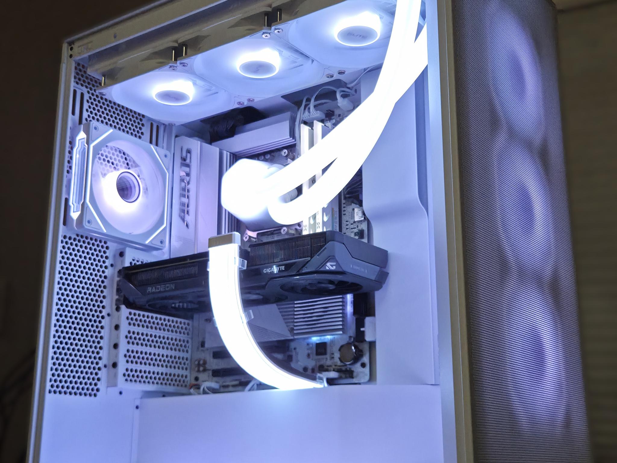 Cookies N’ Cream!🍪🥛 7600X|9060XT 16GB|DDR5 32GB|1TB NVMe
