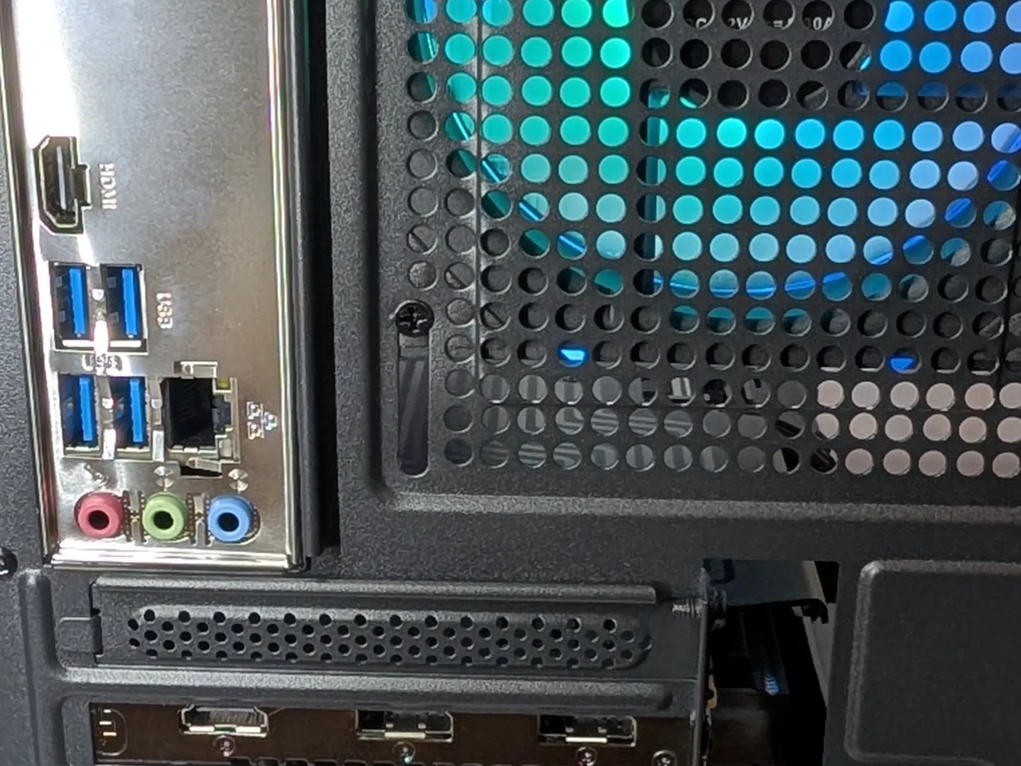 RX 9060 XT 16 GB | Ryzen 9 | 32 GB RAM | 1 TB NVMe | 650w PSU | Windows 11