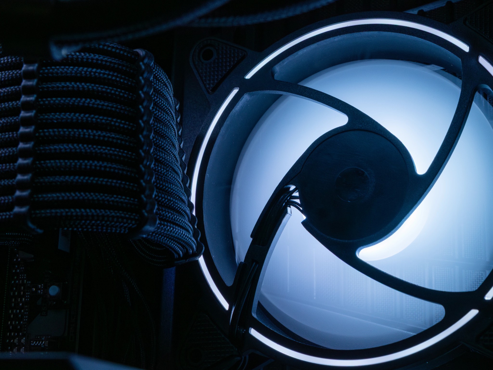 ☄️ Onyx 2.0 ☄️ RTX 5070ti / AMD R7 9700X / 2TB NVME / 32GB DDR5 RAM / 360 AIO / Windows 11 Pro