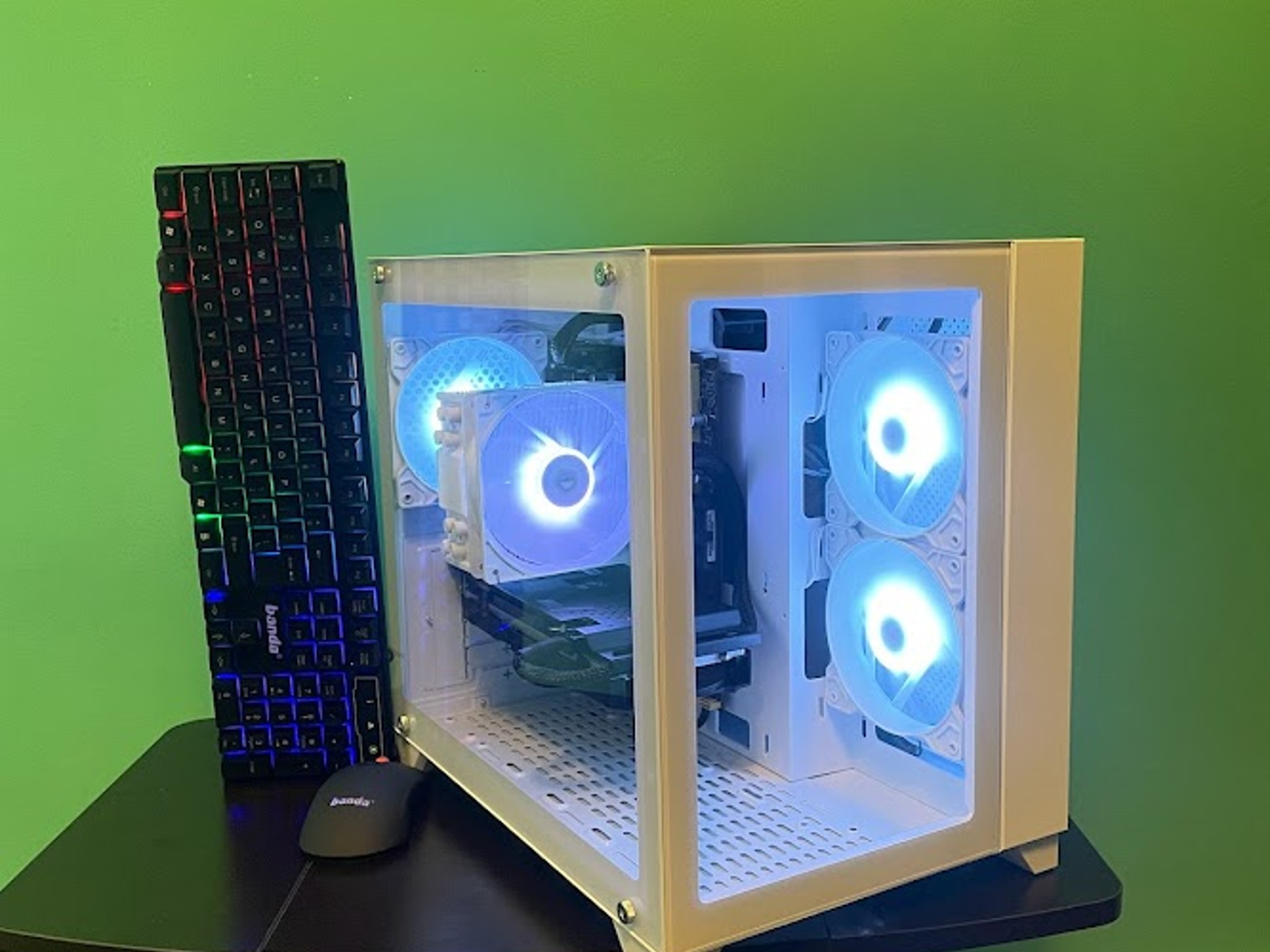 GLASSY White Gaming PC| Intel i5 / Amd RX580 / 8GB / 500GB SSD Win 10 Pro WiFi