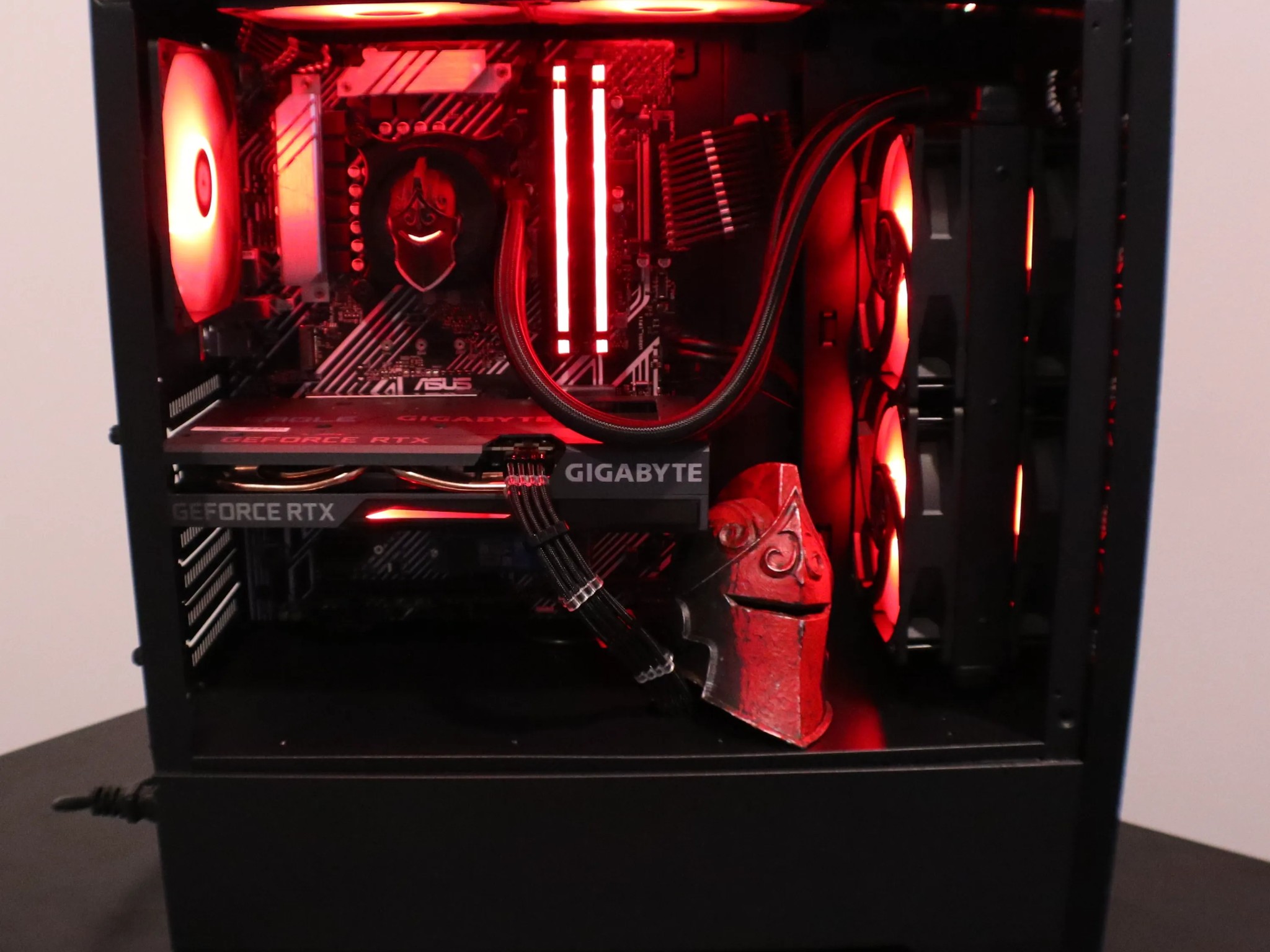 Red Knight Custom Gaming-PC RTX 3060 Ti/32GB Ram/i7 (Fortnite Themed Build) -Streamer Starter Pack!