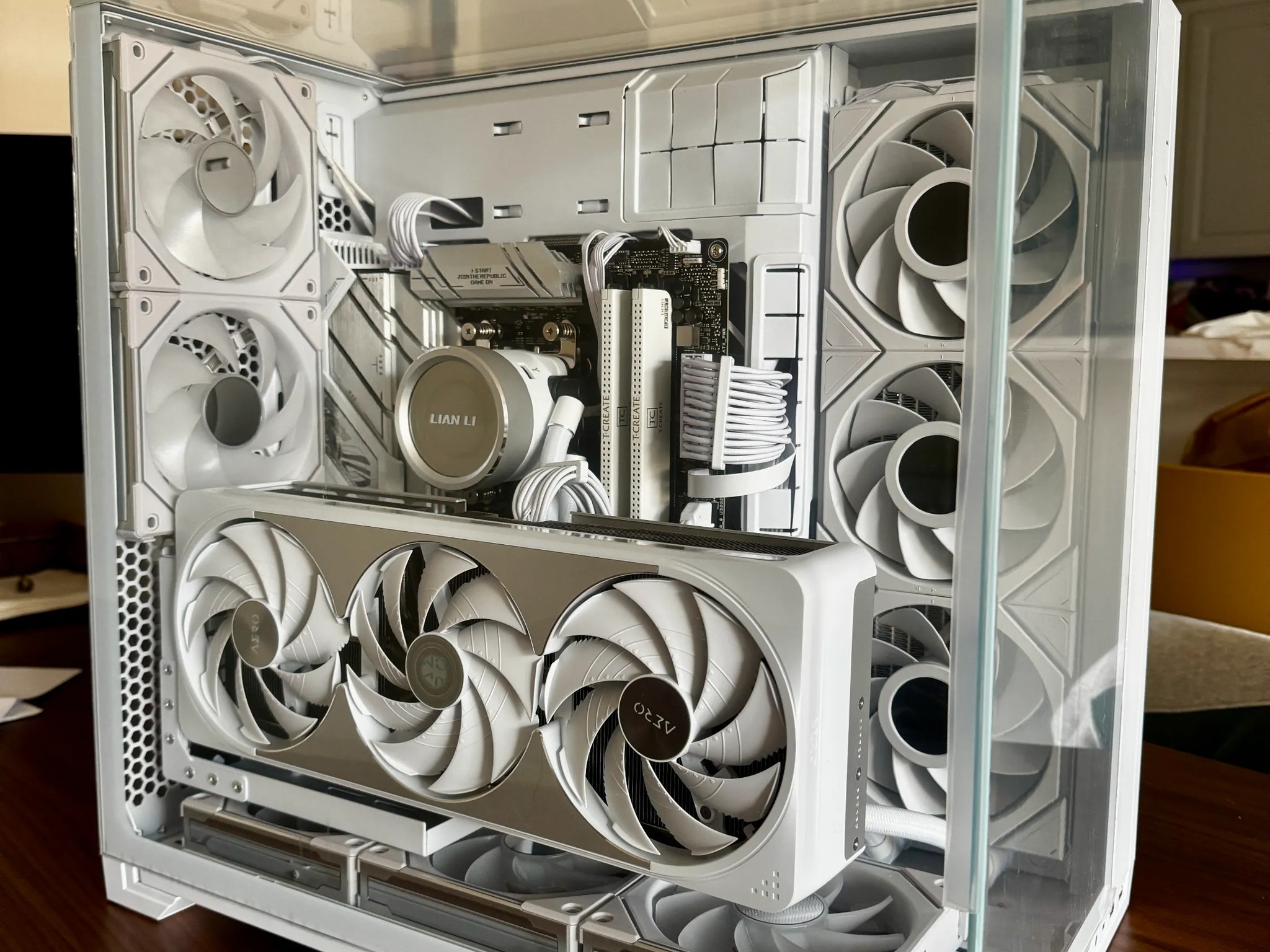 White RGB Lian Li Infinity Glass PC | 1440p High | Ryzen 7 9800X3D | 32GB RAM | 2 TB SSD | 5070 Ti