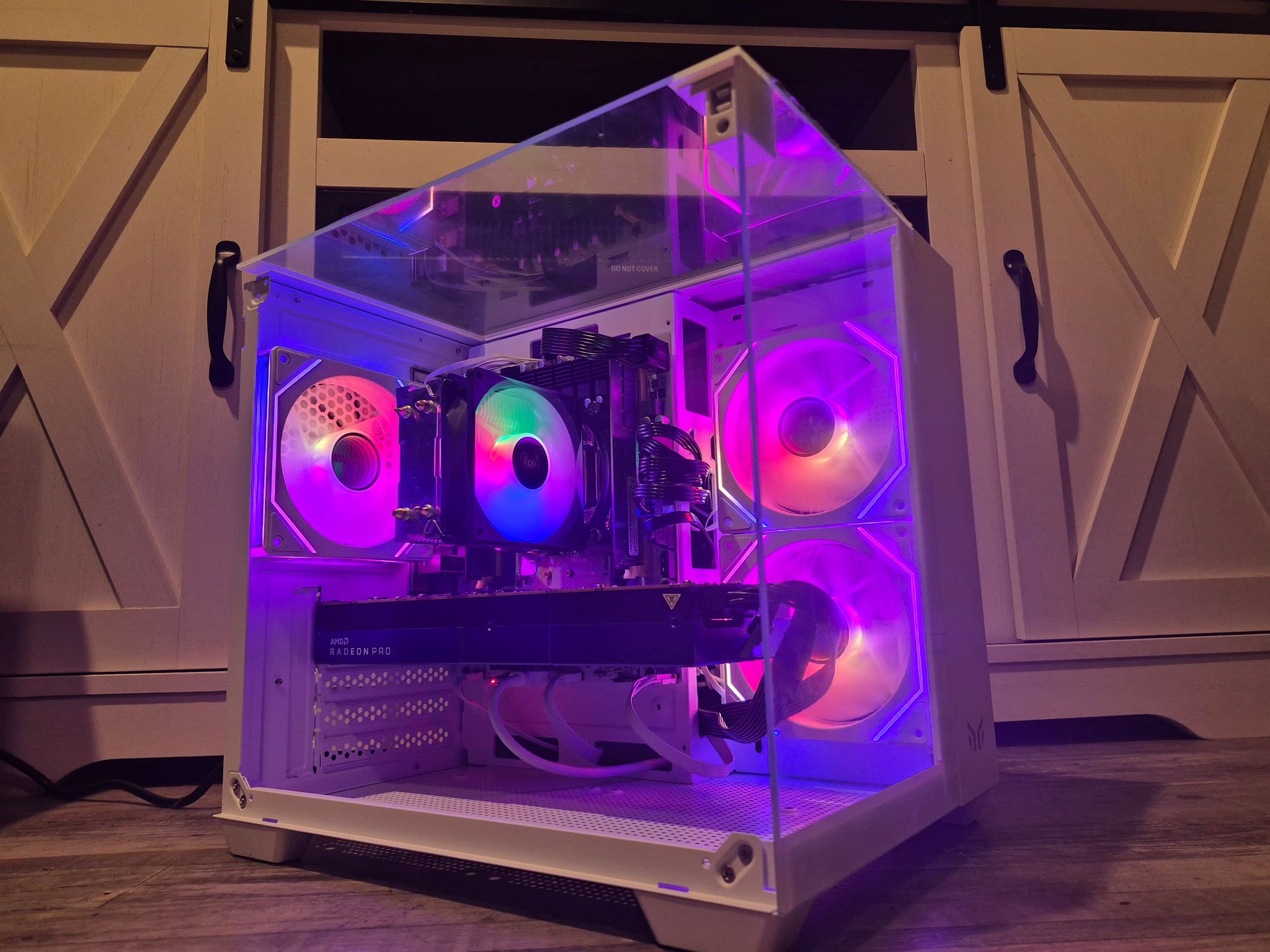 Xeon 8 Core, 16GB DDR4, 8GB AMD, 512GB SSD, Win11