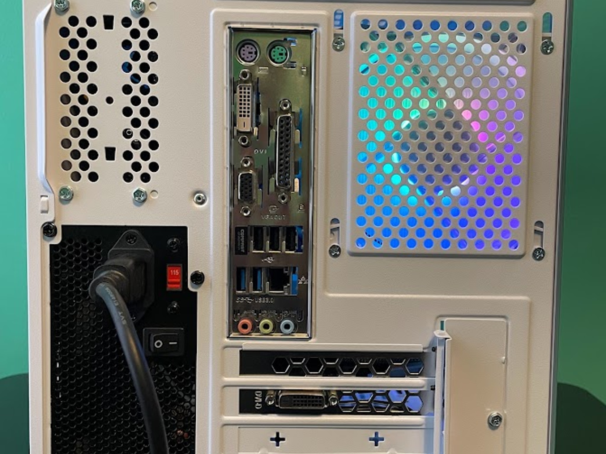 SLEEK WHITE Gaming PC| Intel i5 / AMD RX470 / 8GB / 256GB SSD WIN 10 PRO