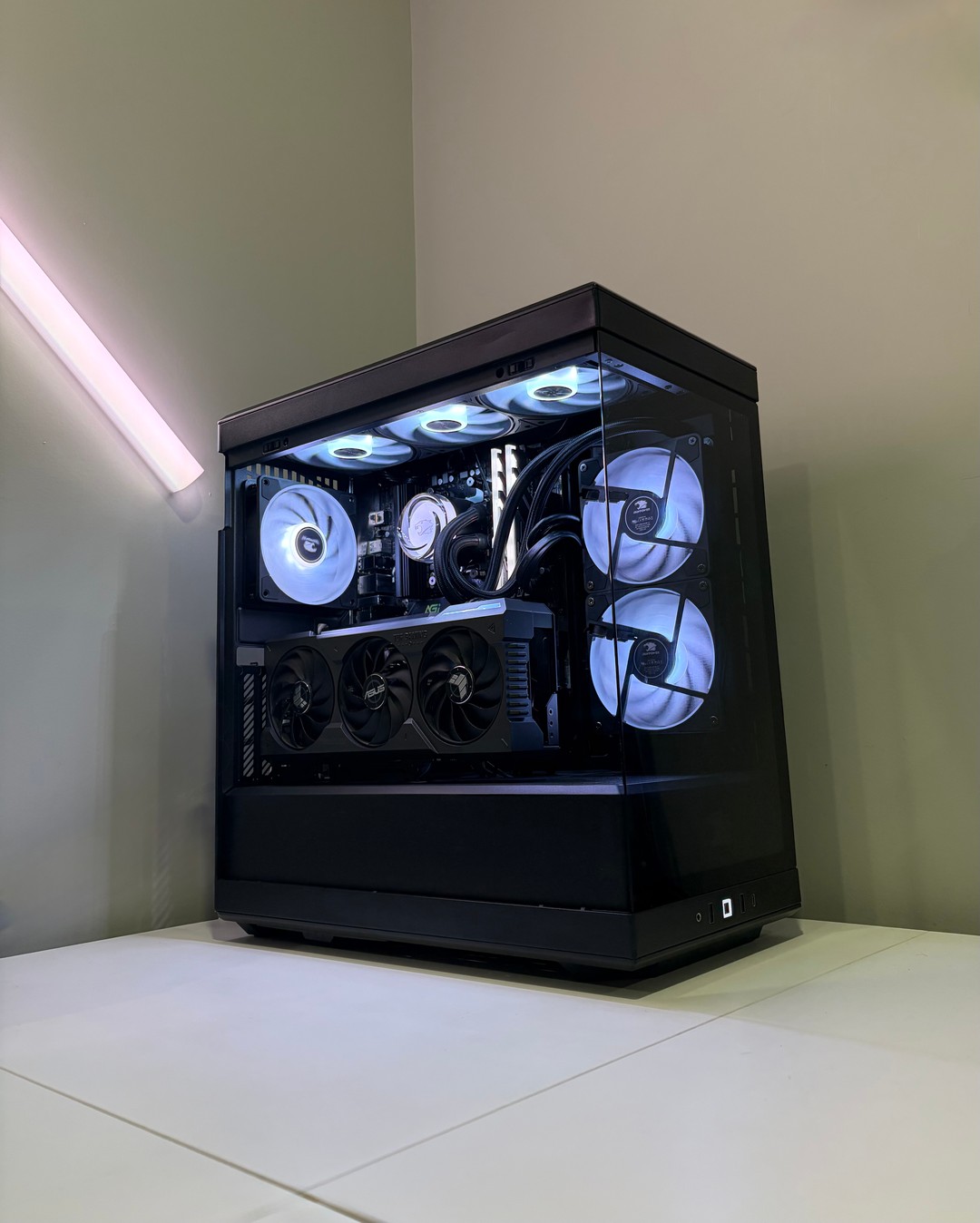 RTX 4070 Ti Super | Ryzen 7 9700x | 32GB DDR5 RAM | 2TB SSD