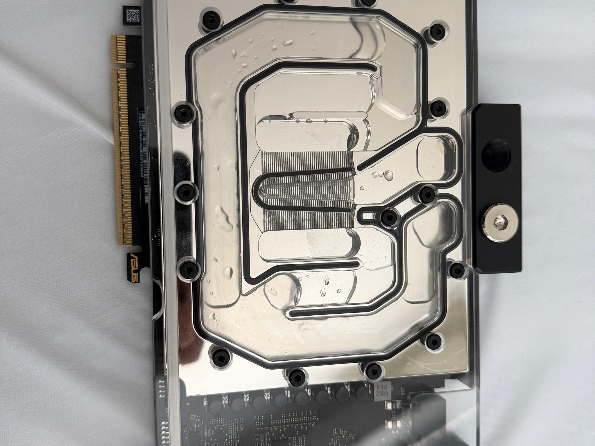 ASUS TUF Gaming GeForce RTX 5080 16GB GDDR7 OC Edition waterblocked