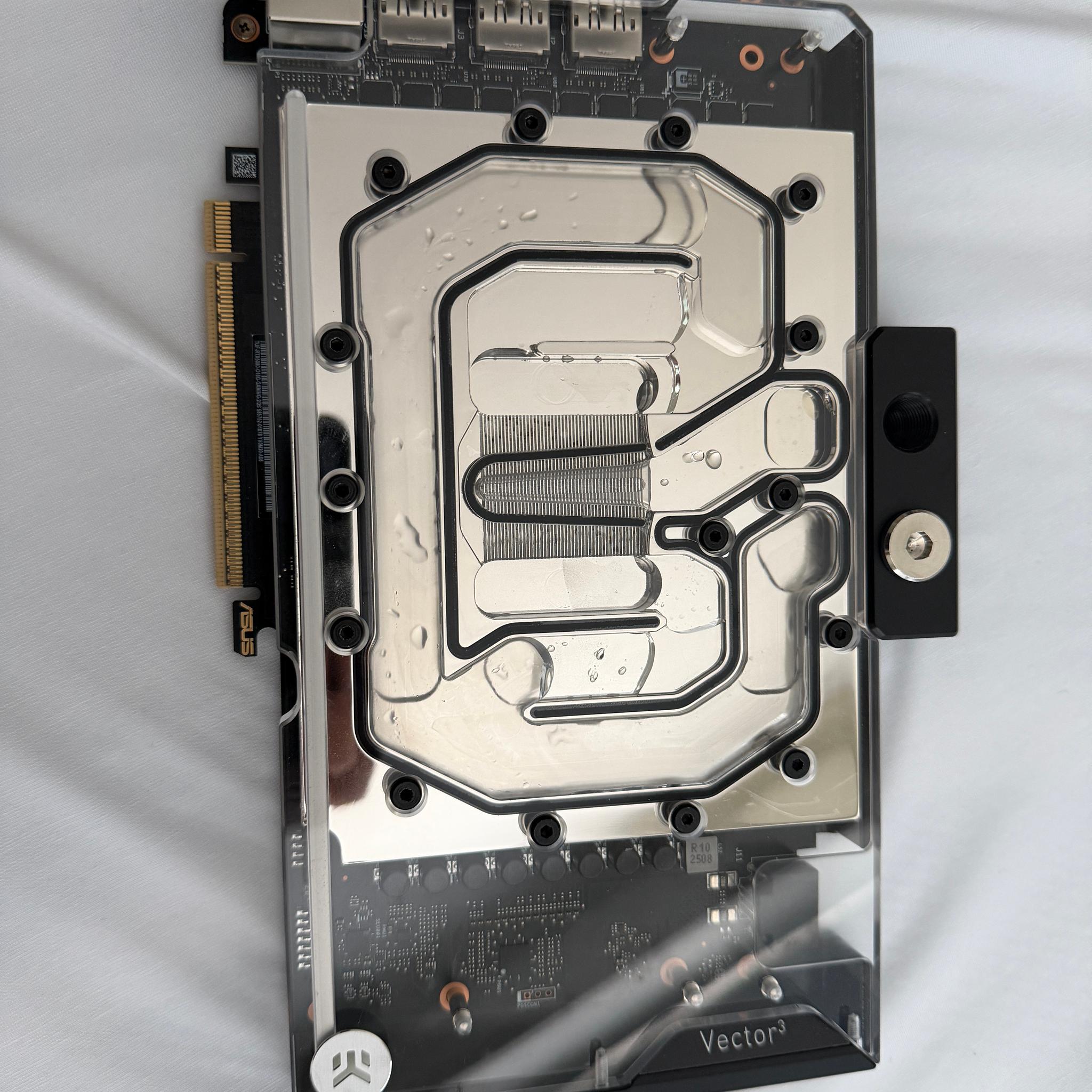 ASUS TUF Gaming GeForce RTX 5080 16GB GDDR7 OC Edition waterblocked