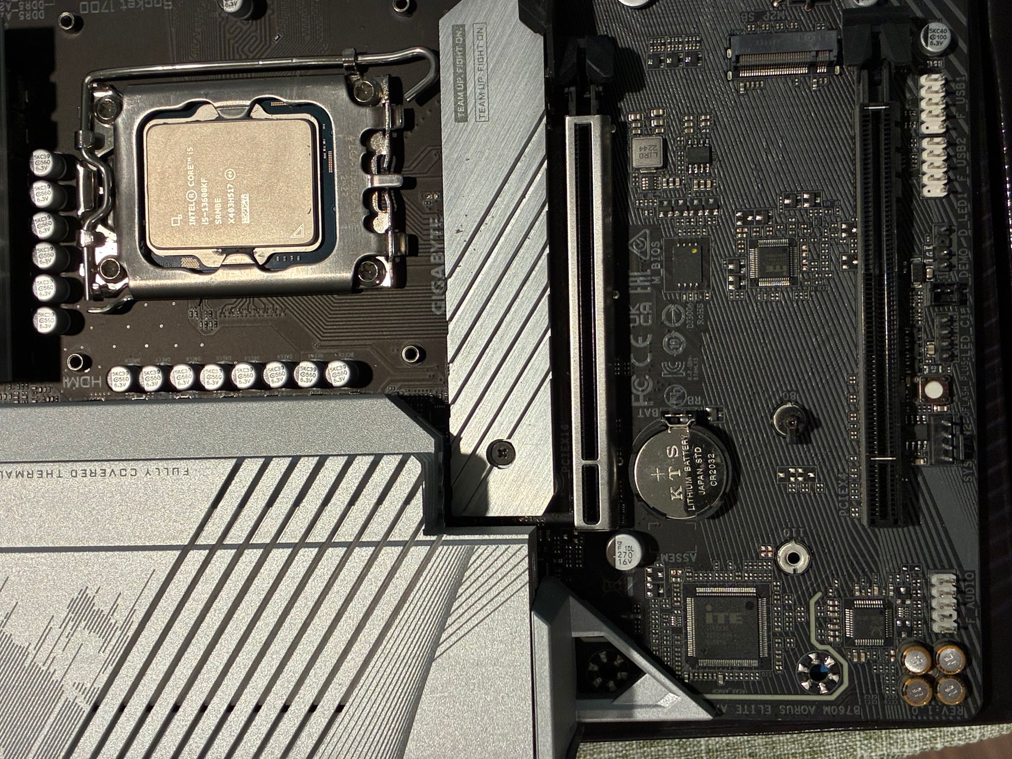 Gigabyte B760M AORUS ELITE AX + Intel I5-13600kf