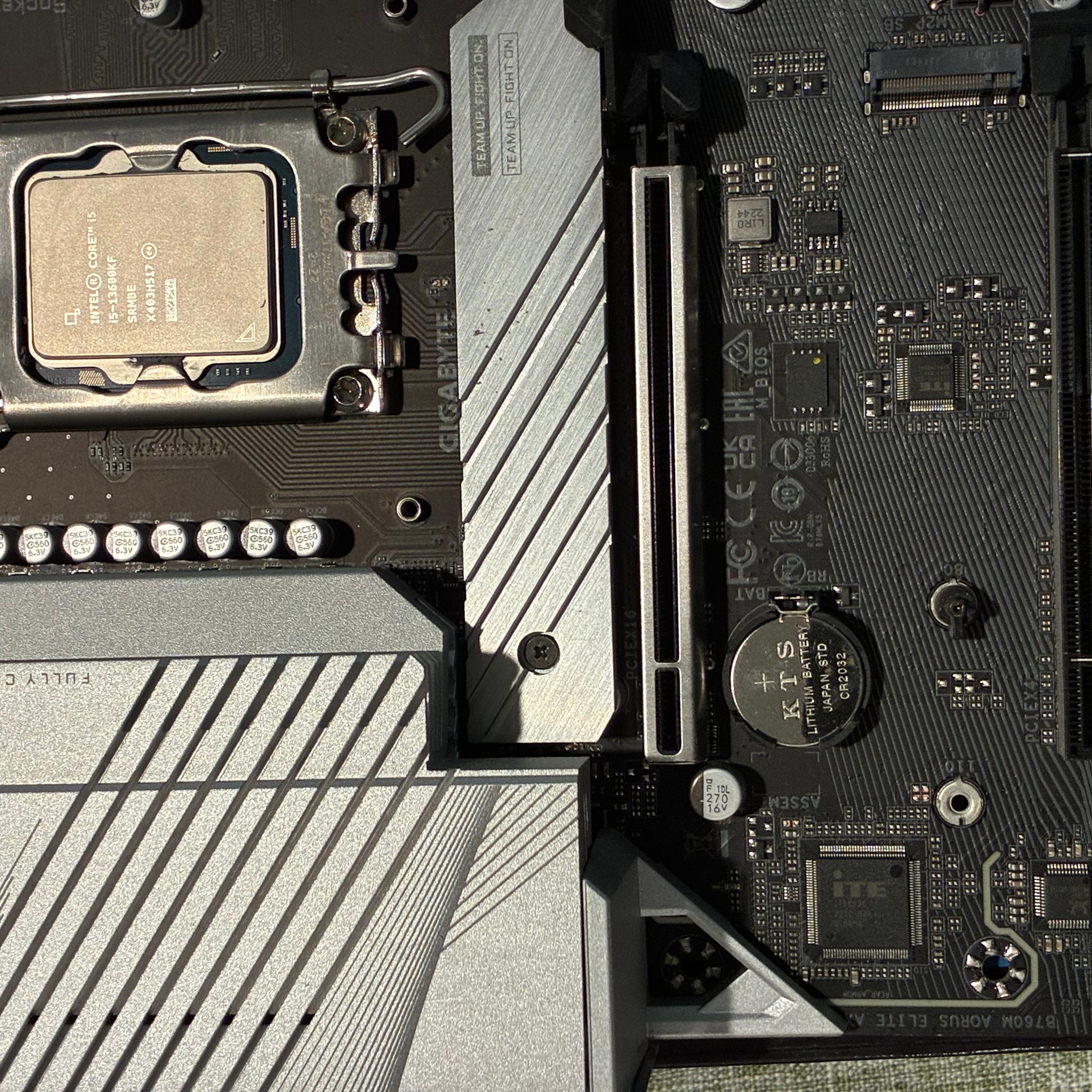 Gigabyte B760M AORUS ELITE AX + Intel I5-13600kf