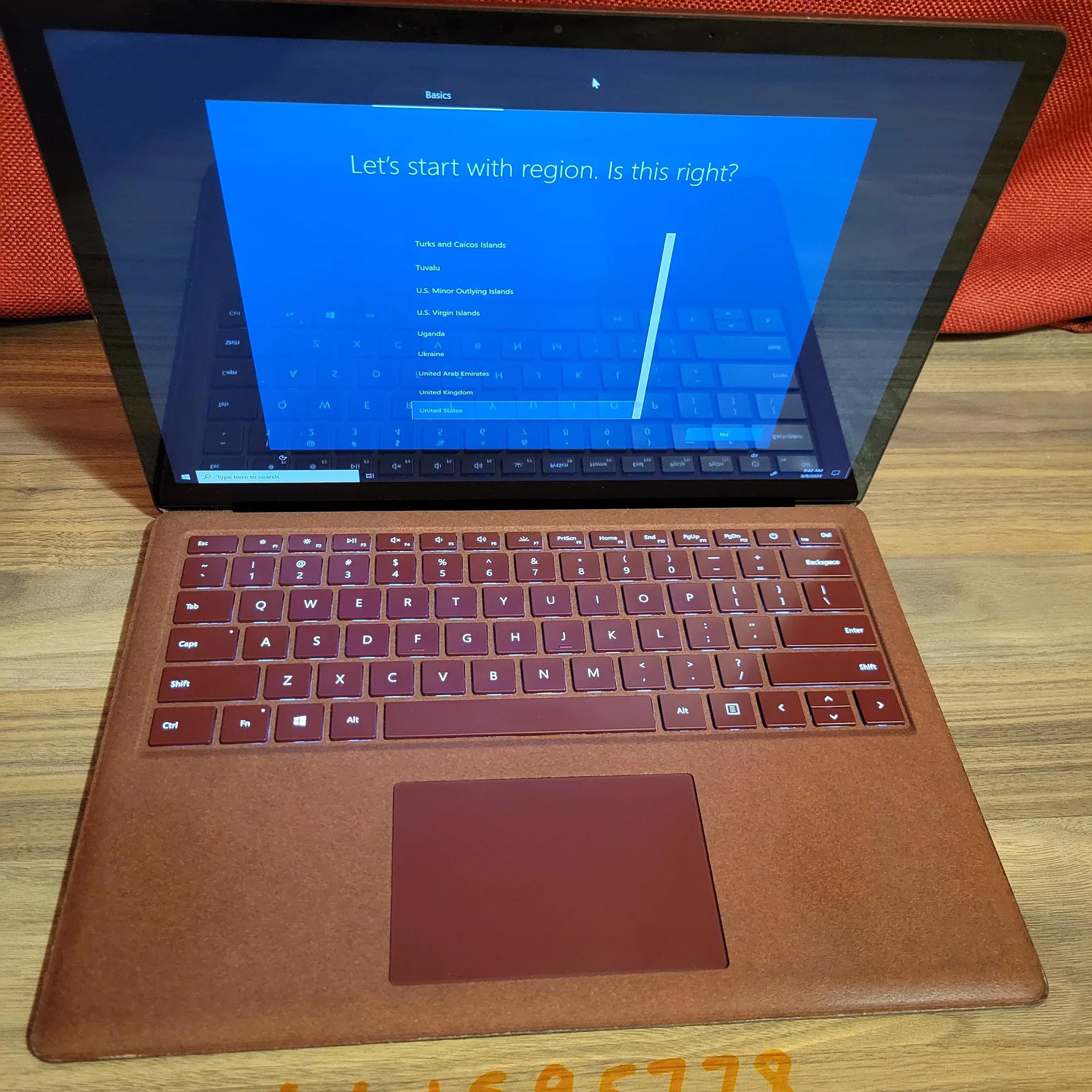 Microsoft Surface Laptop 2 - intel i7 - 256gb ssd - 13.5" 2k Touch Screen