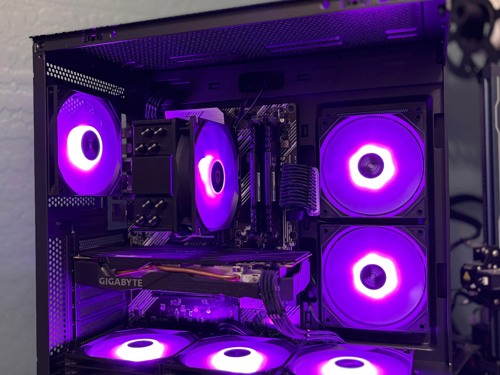 Fish Tank RTX Gaming PC