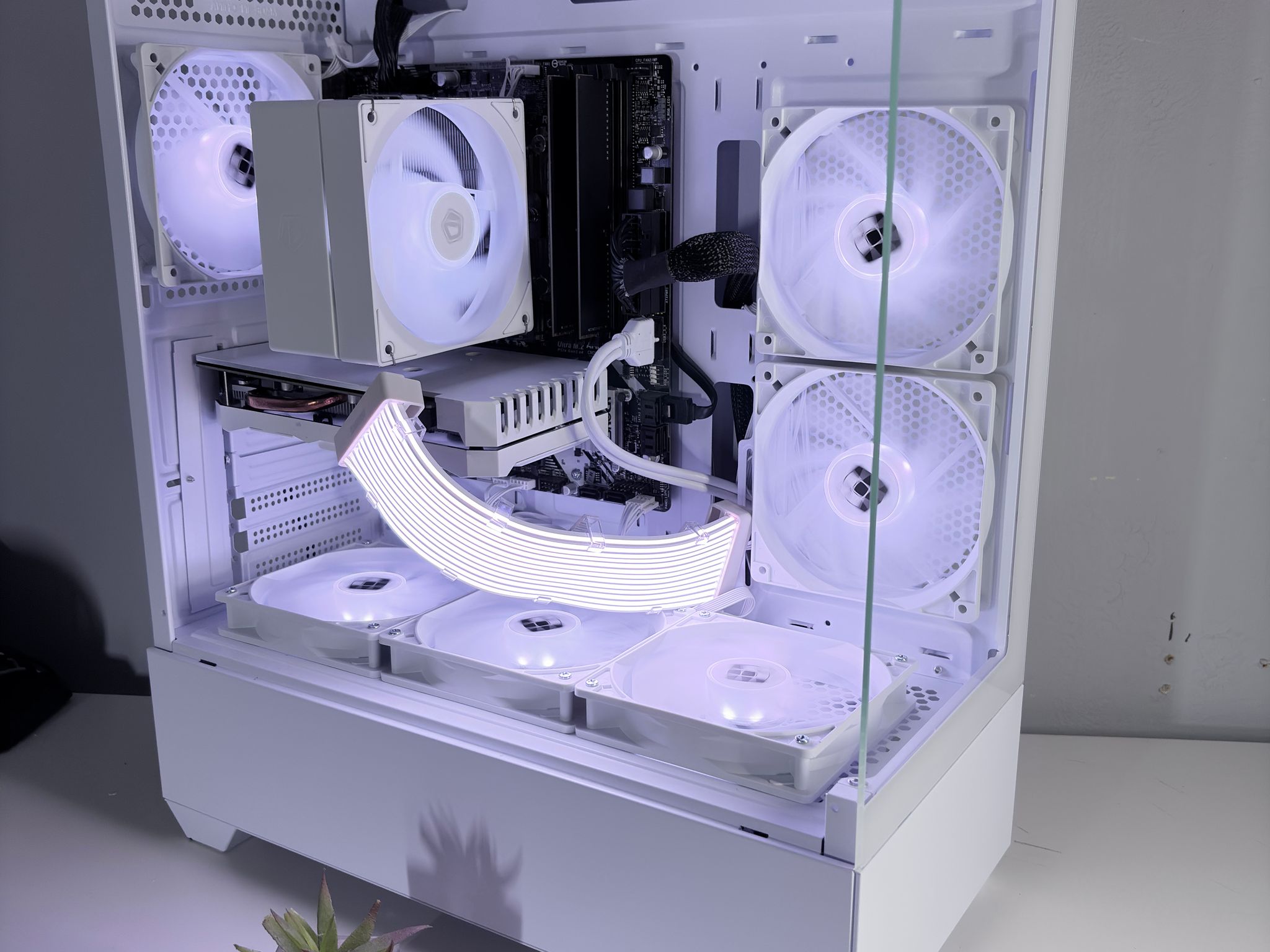 White Gaming PC Build / I7 + 1660 Super / 16GB Ram / NVMe SSD / Ready to play!