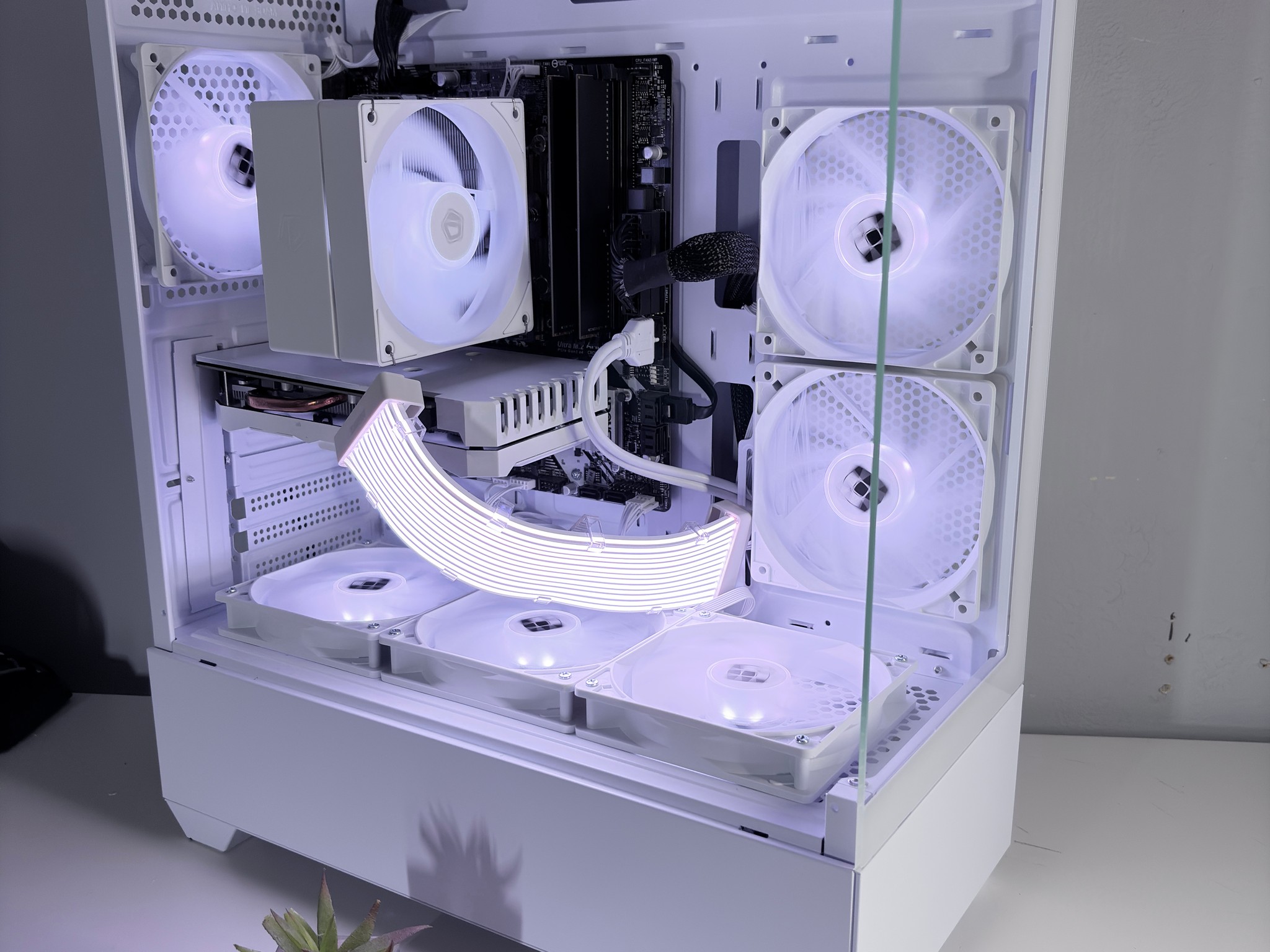 White Custom Gaming PC Build / I7 + 1660 Super /