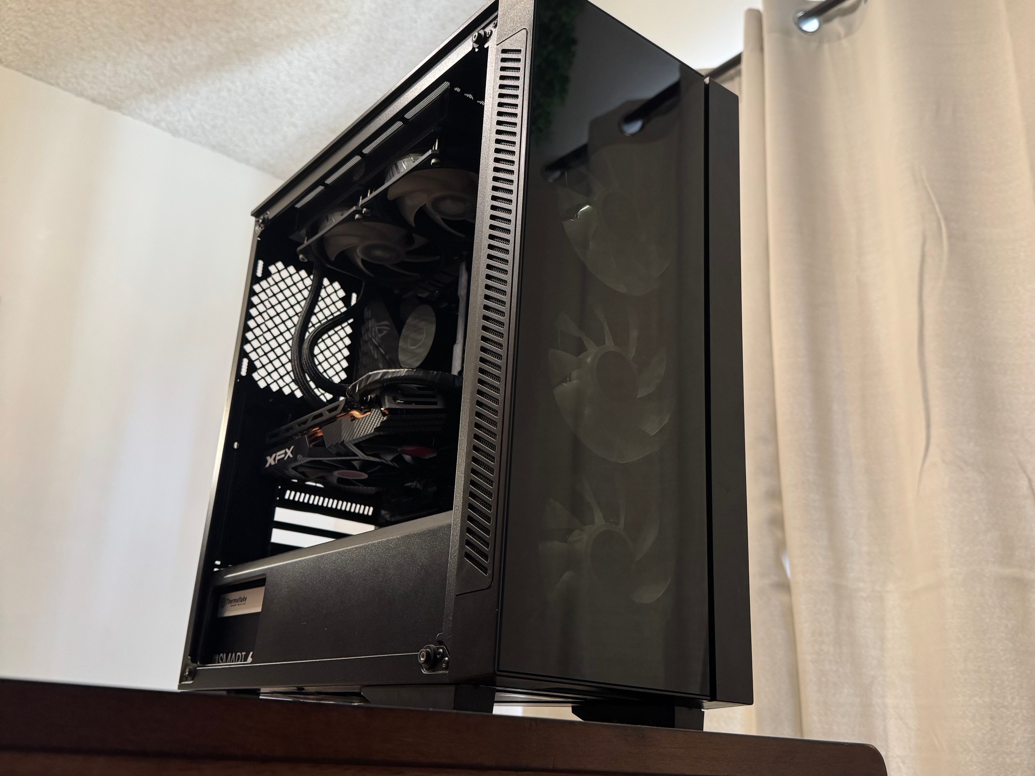 "AERO" | XFX RX 580 | Ryzen 5 2600x | 16GB DDR4 | 512GB SSD + 1TB HDD