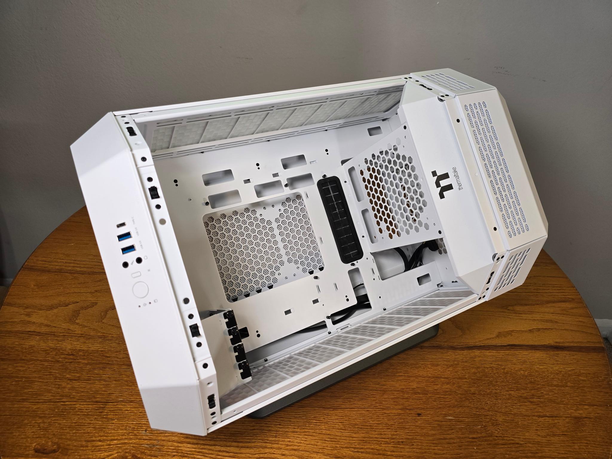 Like New White Thermaltake Tower 300 Case w/ LCD Screen & Chassis Stand Kit!!