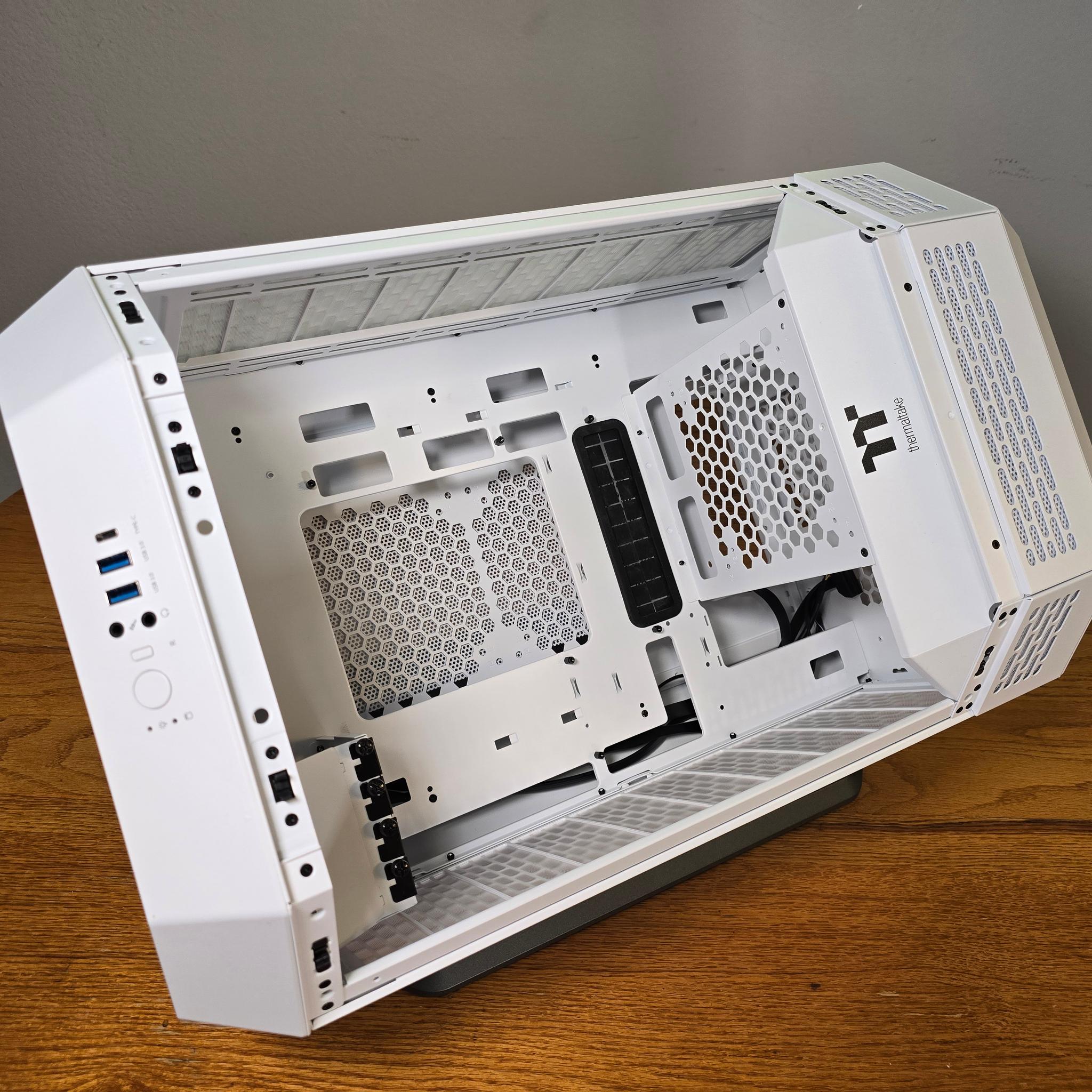 Like New White Thermaltake Tower 300 Case w/ LCD Screen & Chassis Stand Kit!!