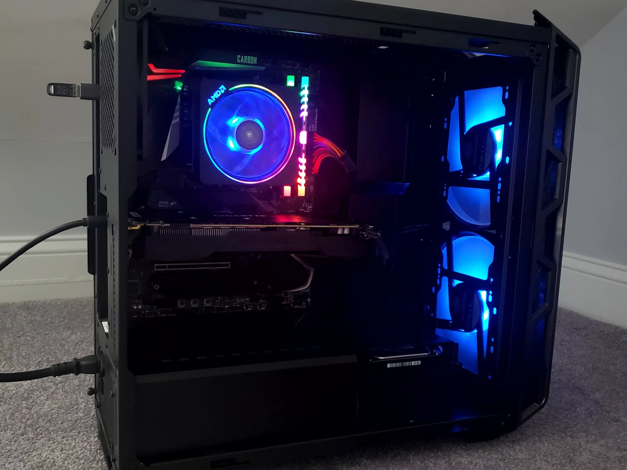 Pc- ryzen 7 3800x - Gtx 1080 oc - msi x570 gaming carbon - 16 Gb Ram rgb - samsung 500GB M.2 ssd