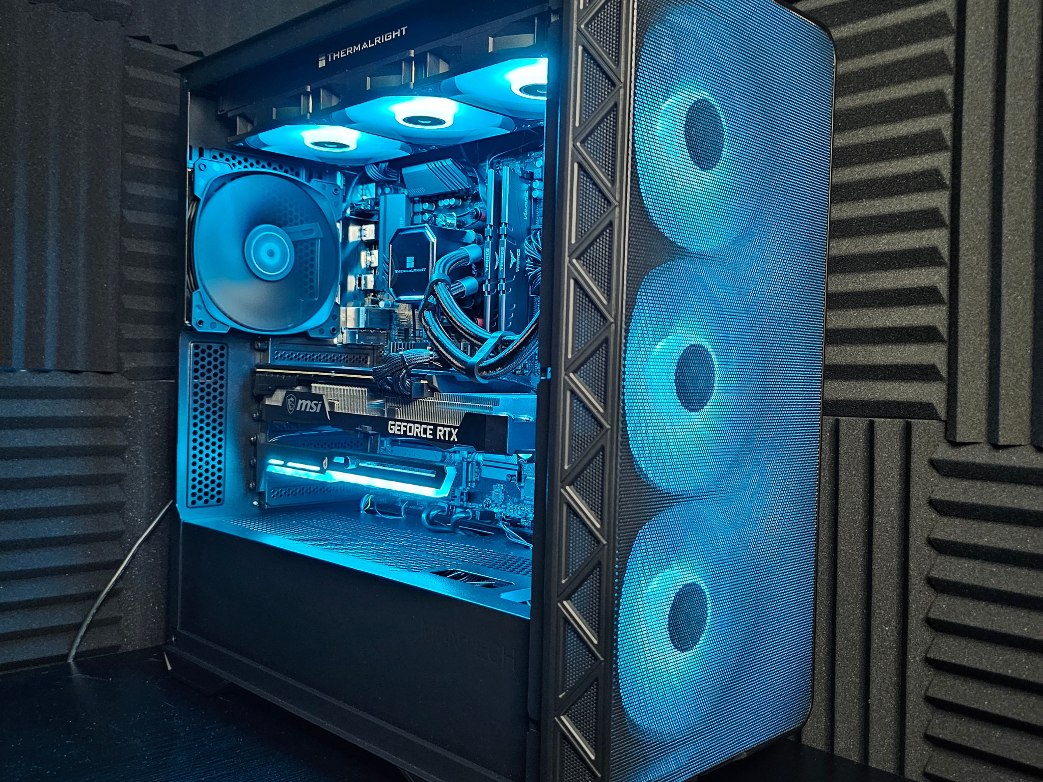 903 Lightup! Ryzen 7 3700X | RTX 3070 | 16GB DDR4 | 1TB SSD | Windows 11 | Gaming PC