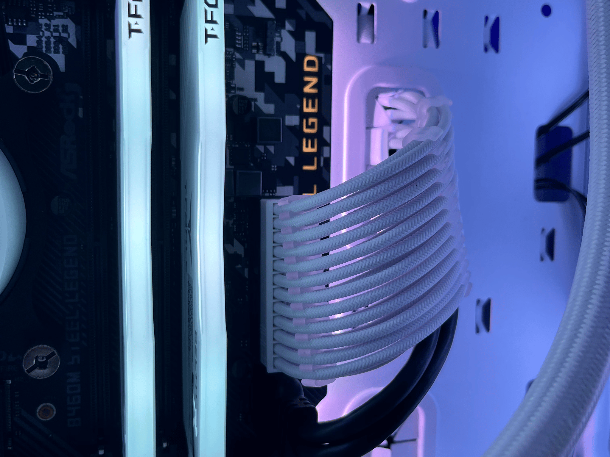 Whiteout Gaming PC (RTX 3060 / I5-10400 / 16gb RAM)