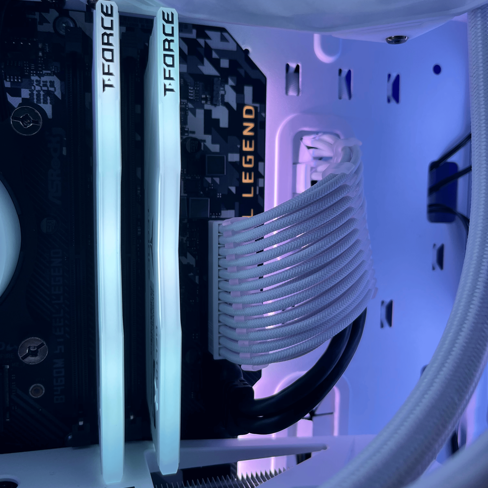 Whiteout Gaming PC (RTX 3060 / I5-10400 / 16gb RAM)