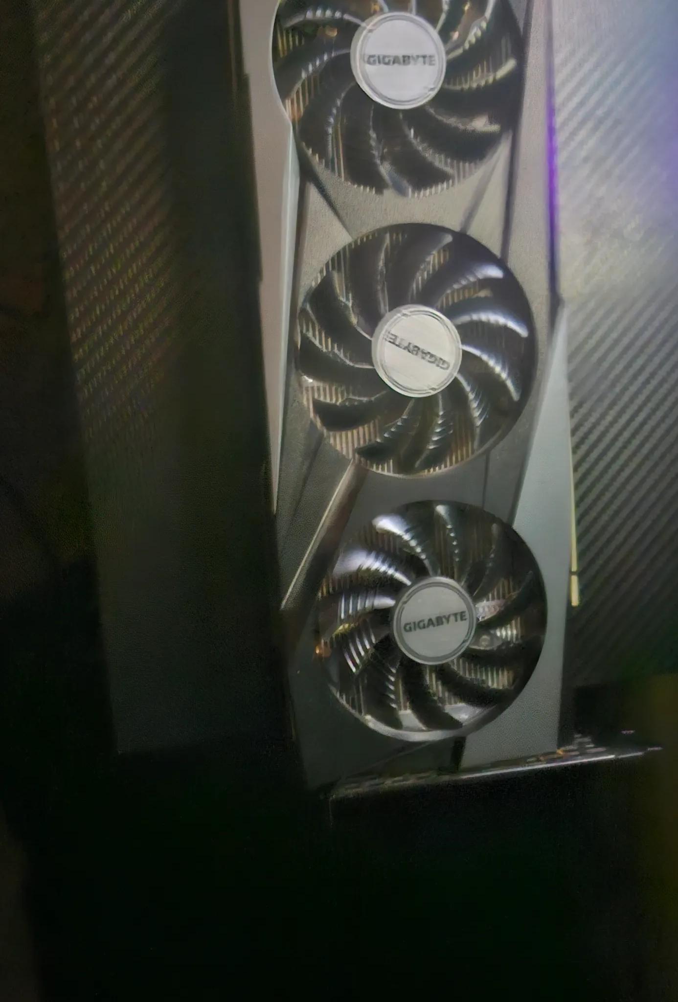 Used rgb gigabyte 3050 8gb