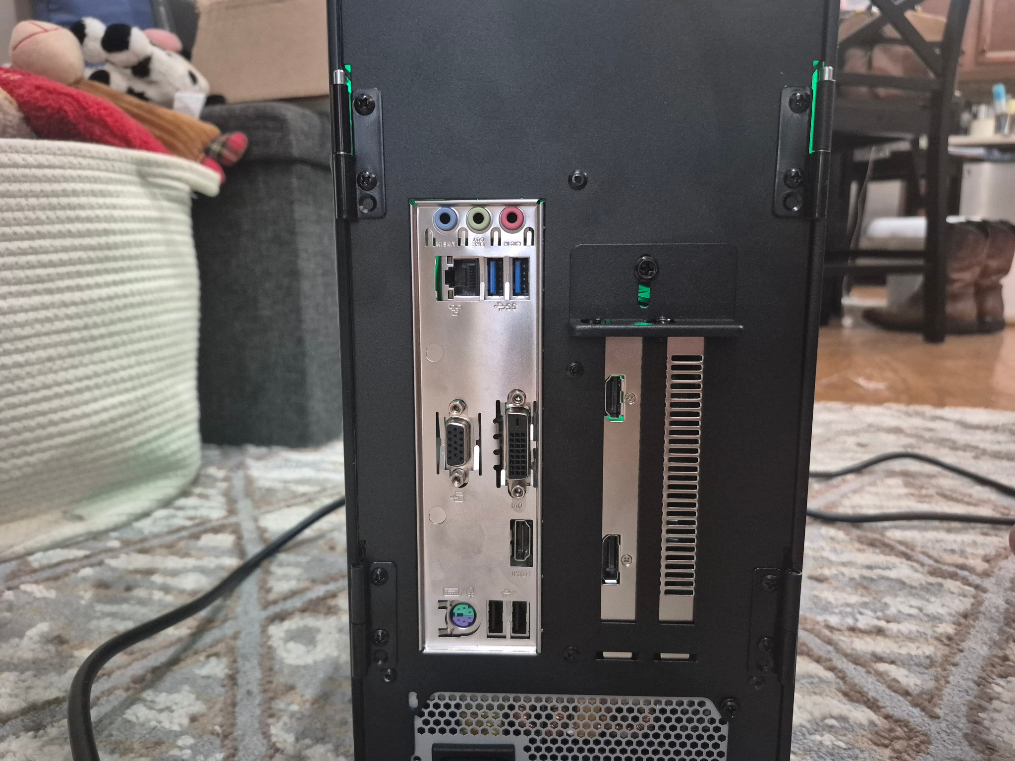 120 FPS Fortnite | i5-8400, RX 6500 XT, 1.5TB Storage, Win11