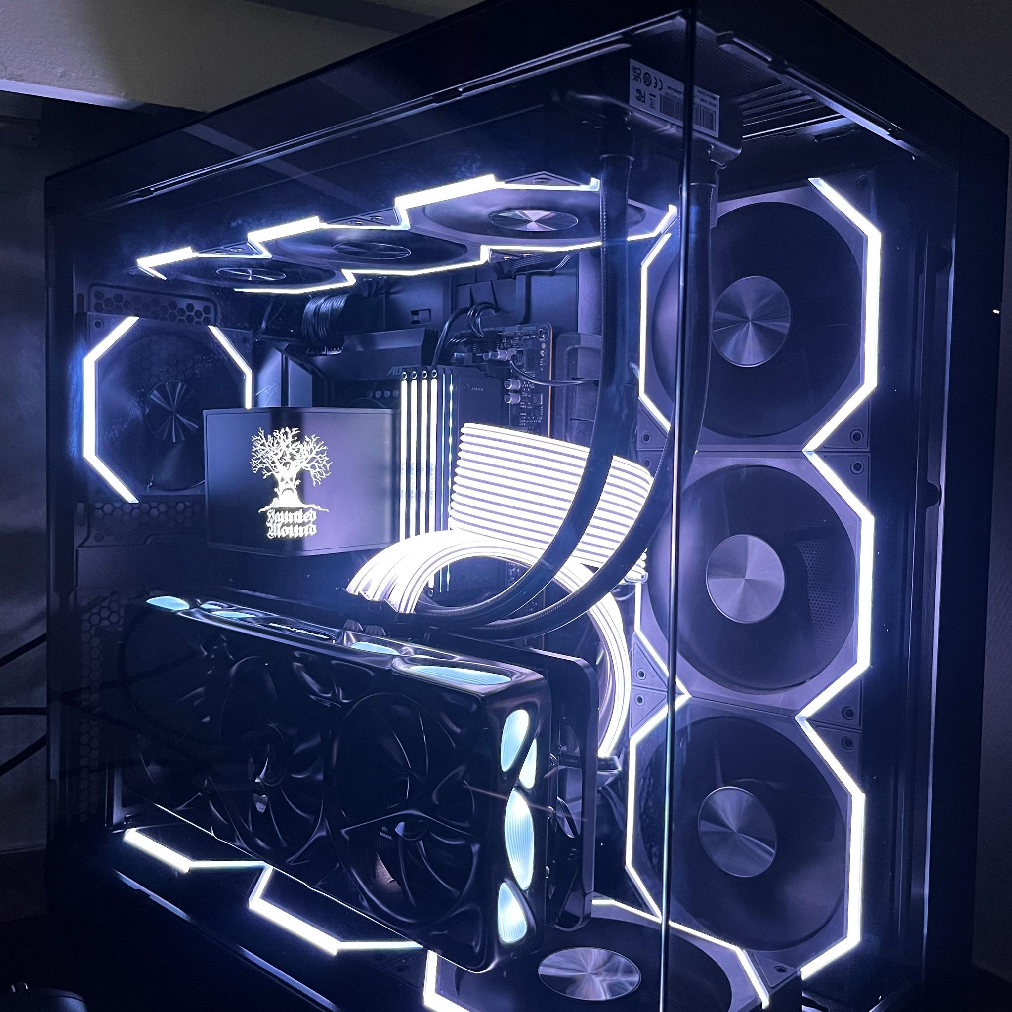 GAMING BUILD | 9070 XT | 7800X3D | 4TB M.2 | 32GB DDR5