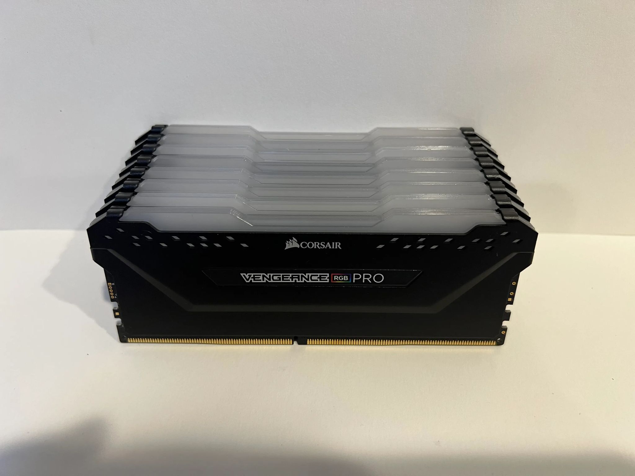 32GB DDR4 RAM - Corsair RGB 3000 MHz