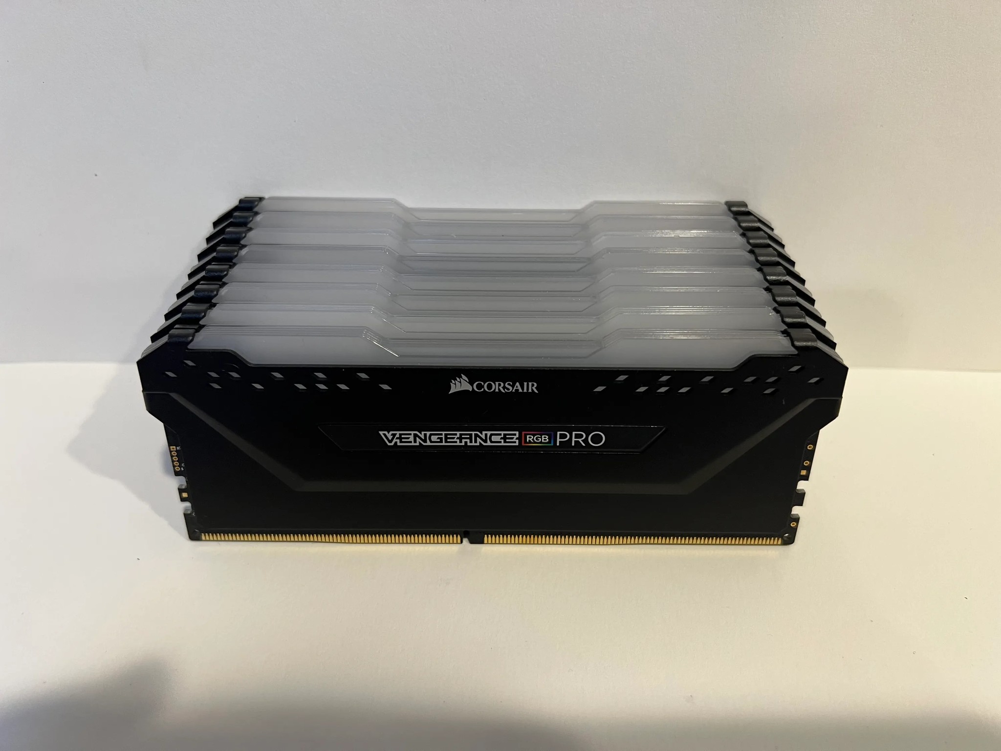 32GB DDR4 RAM - Corsair RGB 3000 MHz