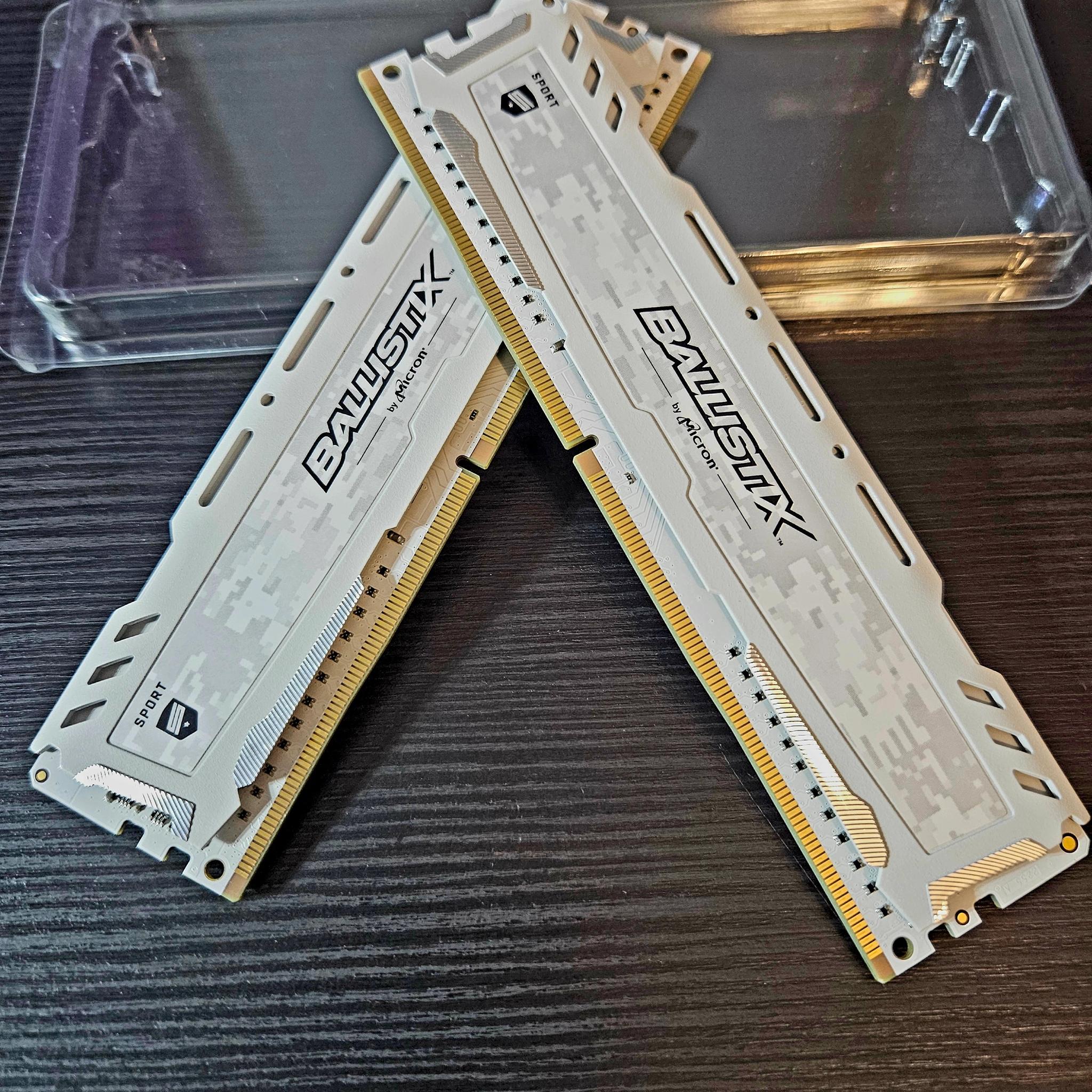 Crucial Ballistix Sport 8GB Kit 2x 4GB DDR4 RAM 2400 MH