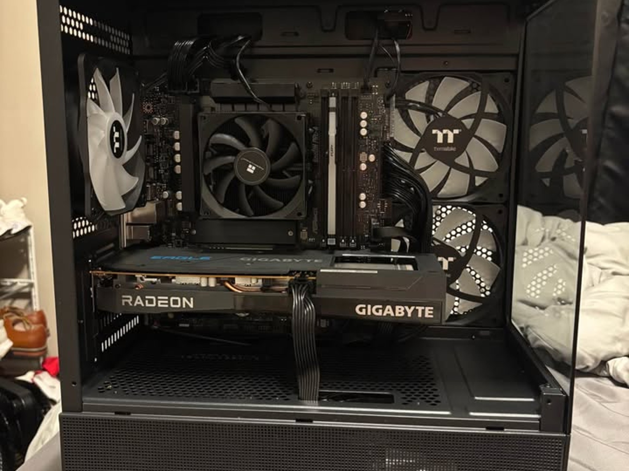 Gaming PC - RX 6600 / Intel Core Ultra 5 / 16GB DDR5