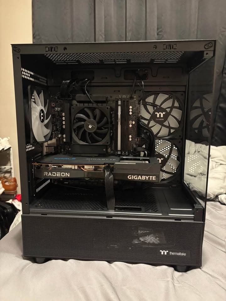 Gaming PC - RX 6600 / Intel Core Ultra 5 / 16GB DDR5