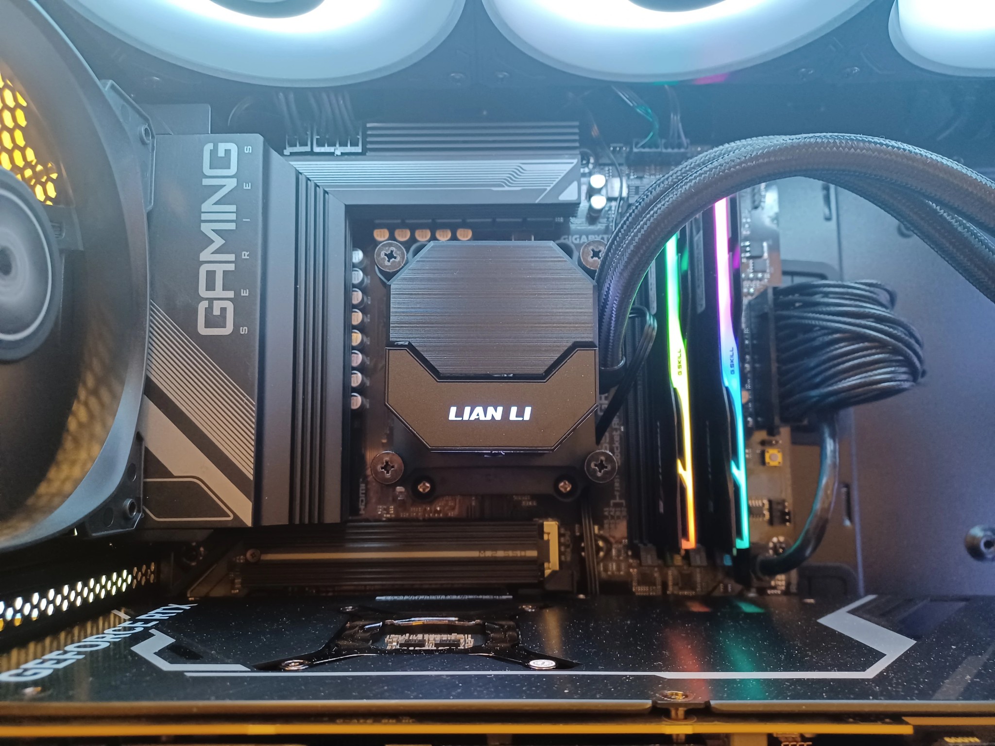 [model012unit0] 4K Gaming Mid-Tower (RTX 4080 Super + Ryzen 7 9800X3D + 64GB DDR5)