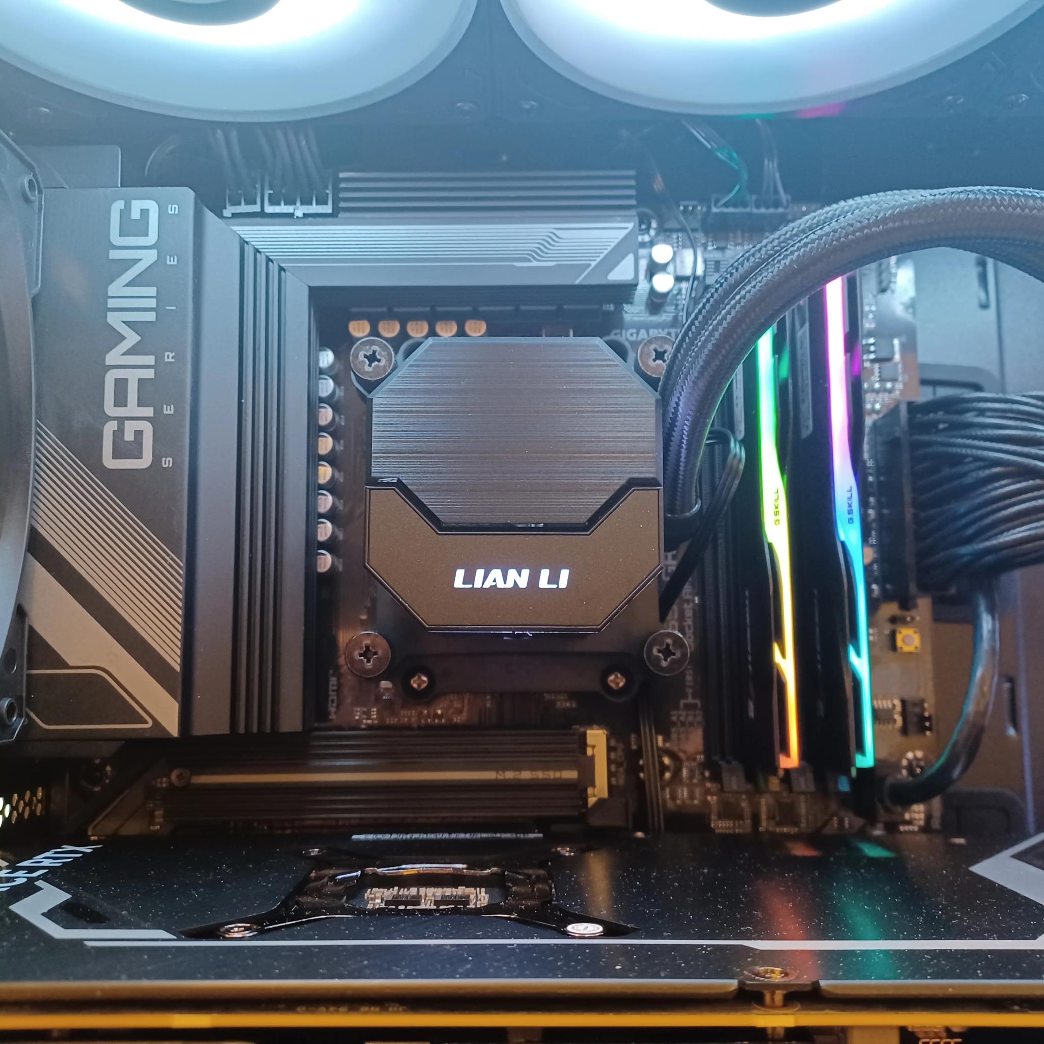 [model012unit0] 4K Gaming Mid-Tower (RTX 4080 Super + Ryzen 7 9800X3D + 64GB DDR5)