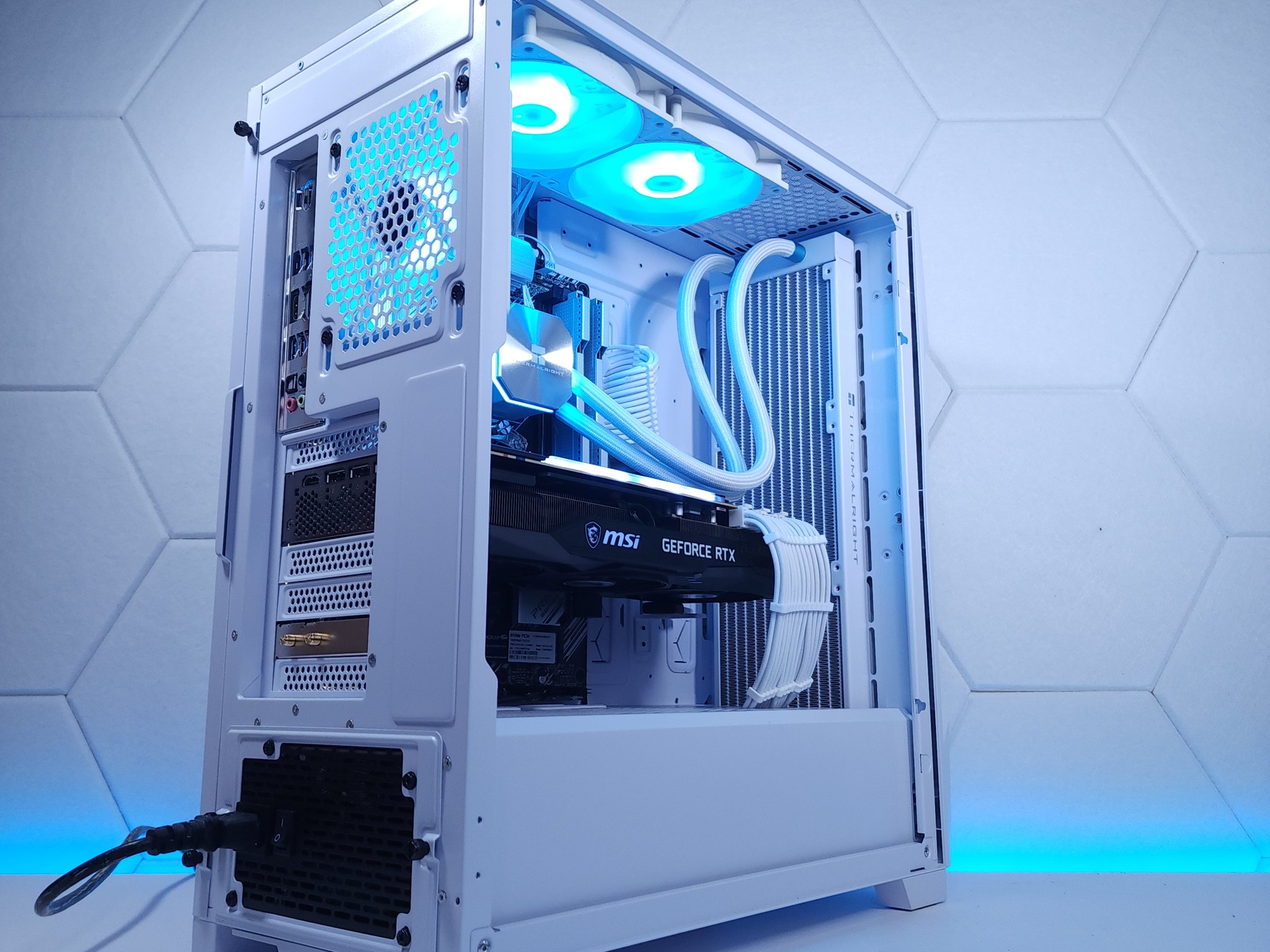 💙🤍RTX 3080Ti | Ryzen 7 5700X | 32GB 3200MHz | 1TB NVMe SSD