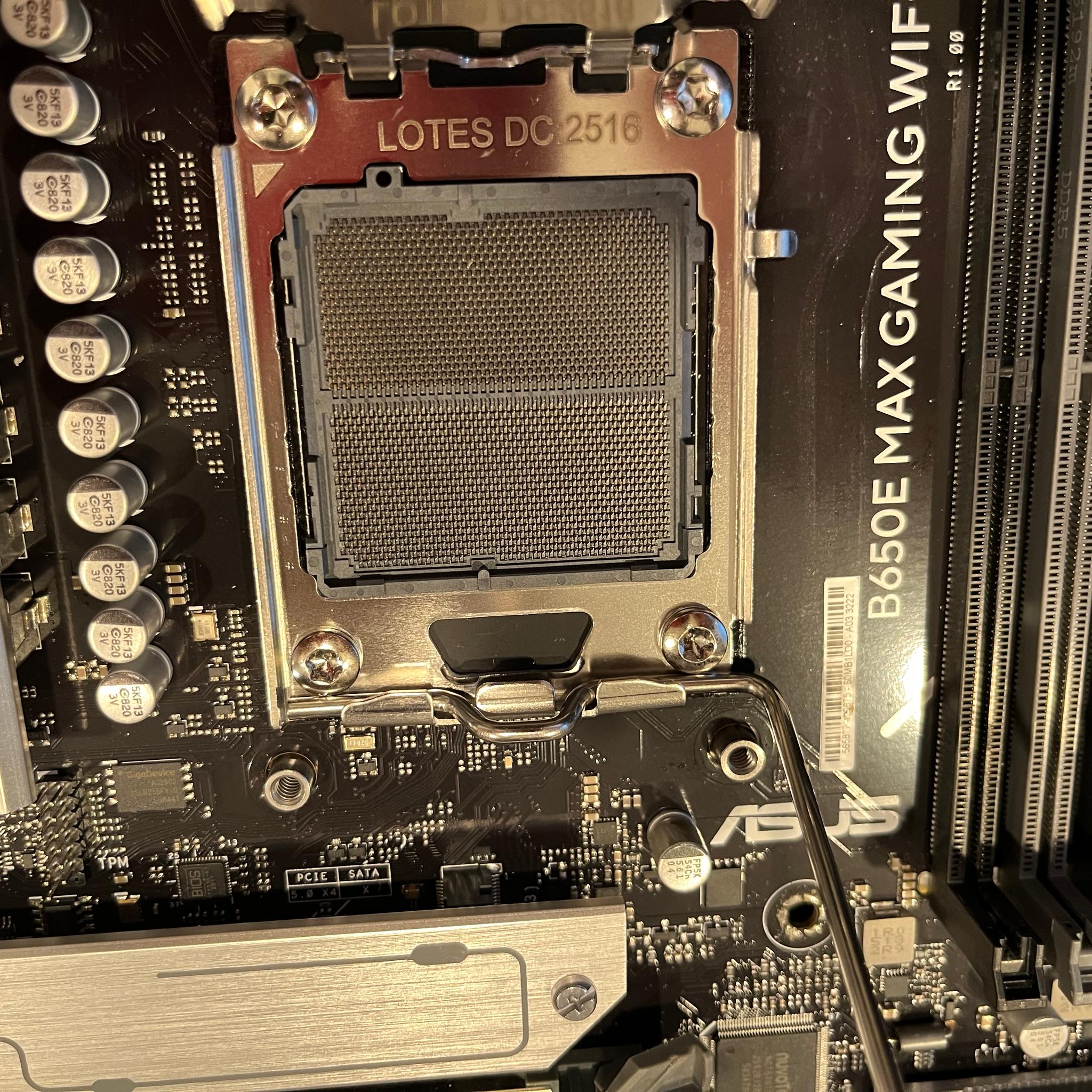 ASUS B650e Max Gaming WiFi - PCIe 5.0x16 slot!