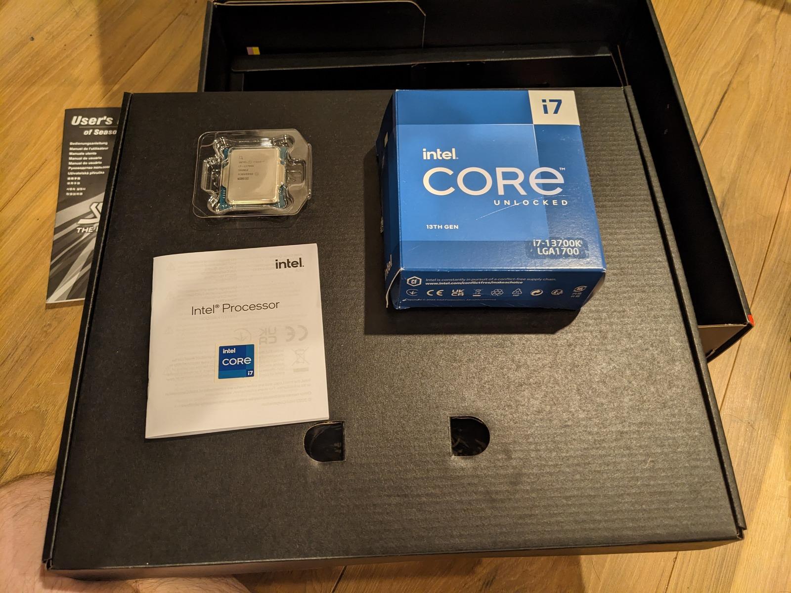 Intel Core i7-13700K w/ ASUS ROG Strix Z690-E Gaming WiFi 6E 32GB DDR5 6000mt/s cl36