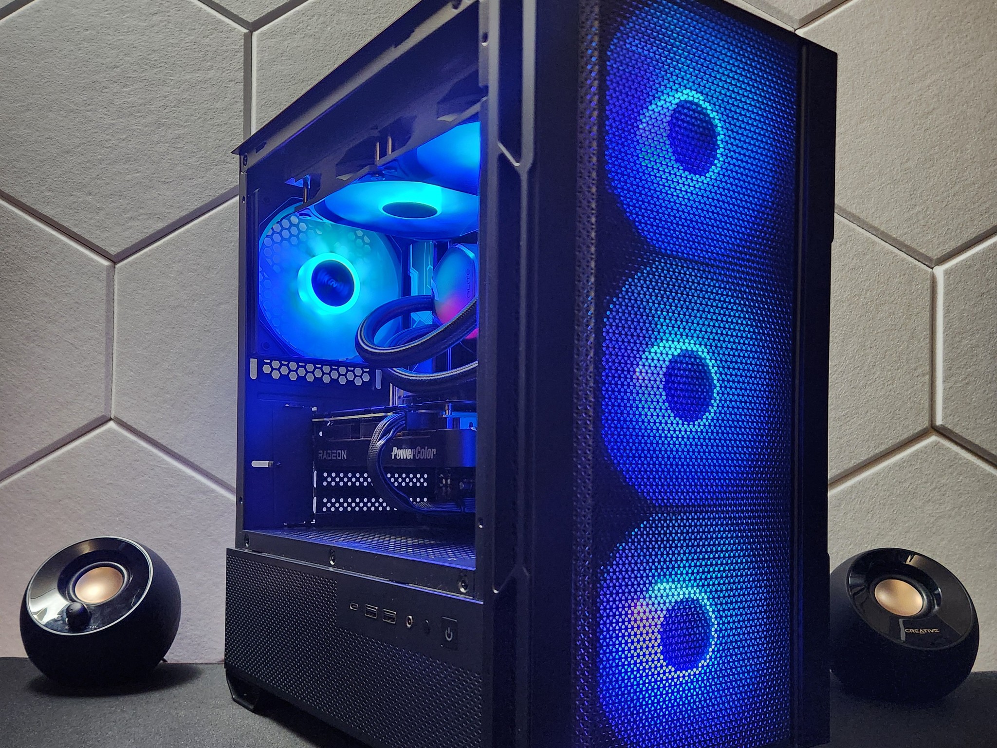 RX 9060XT 16GB | Ryzen 5 7600X | 32GB DDR5 6000Mhz | 1Tb SSD | WIFI+BT