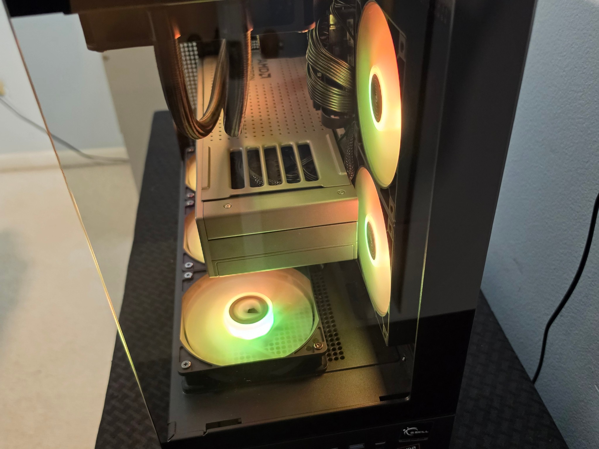 RX 9070 XT-Ryzen 9 9900x-32 GB DDR5 6000-2 TB SSD Beast Gaming PC