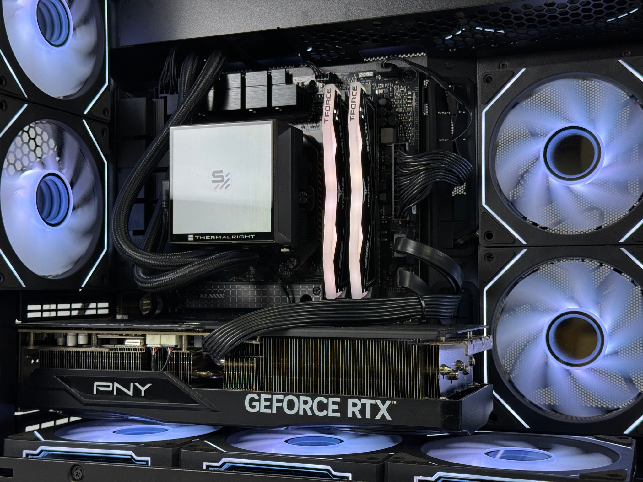 4K Gaming | Ryzen 7 9800X3D, RTX 5070 Ti, 32GB DDR5 RAM, 2TB NVMe SSD, WiFi + Bluetooth