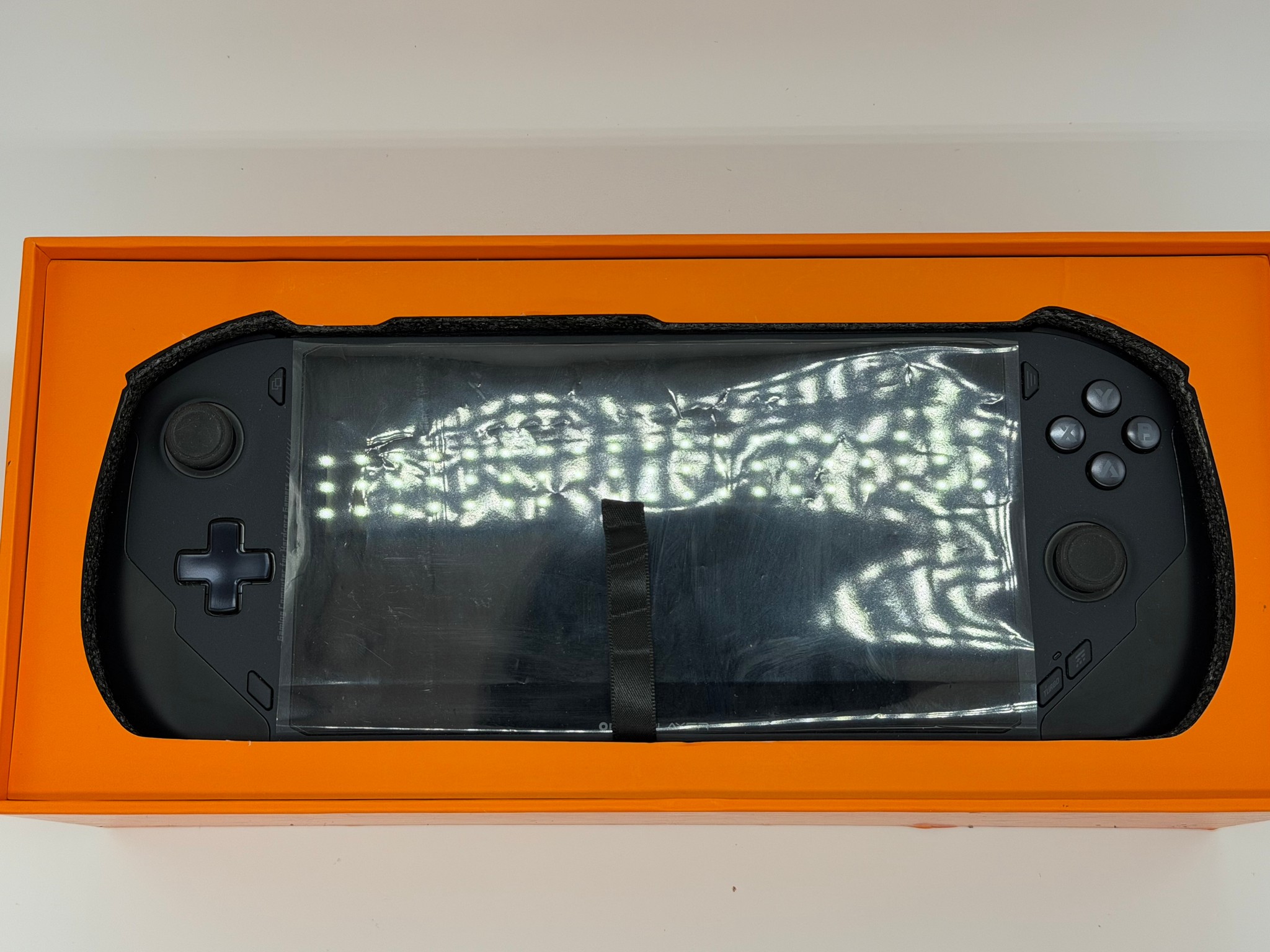 ONEXPLAYER ONEXFLY F1 AMD Ryzen 7 7840U Handheld Gaming PC (32GB RAM / 2TB SSD)