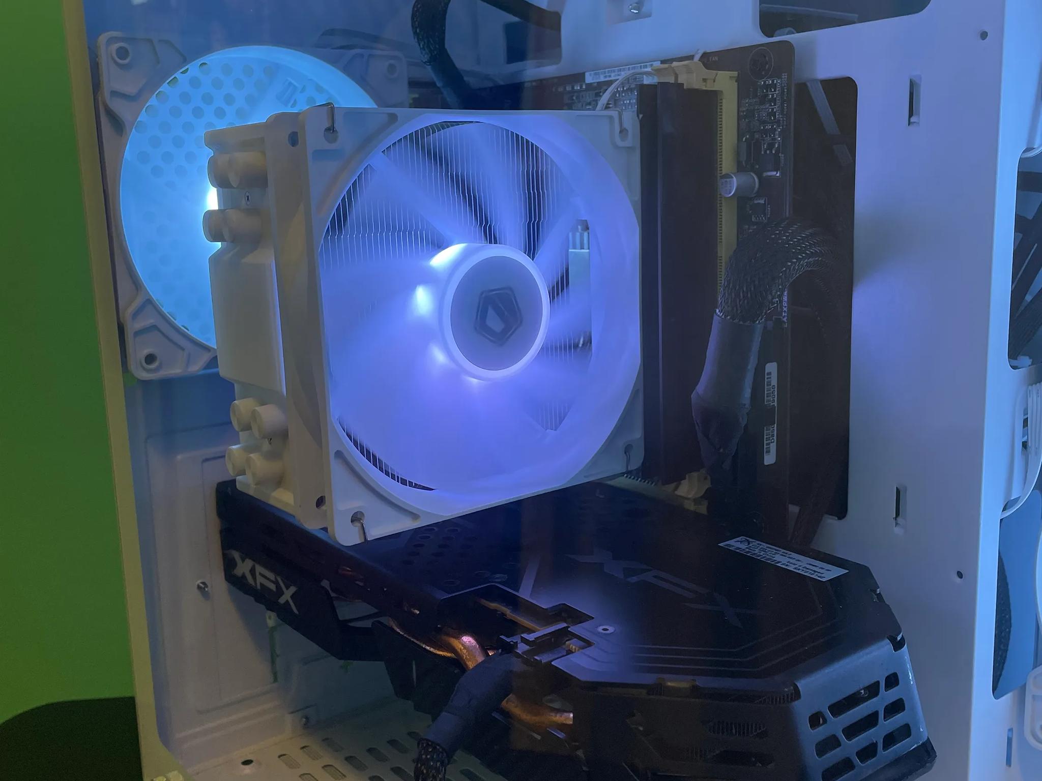 CLEAN White Gaming PC| Intel i5 / Amd RX580 / 8GB / 600GB Win 10 Pro WiFi