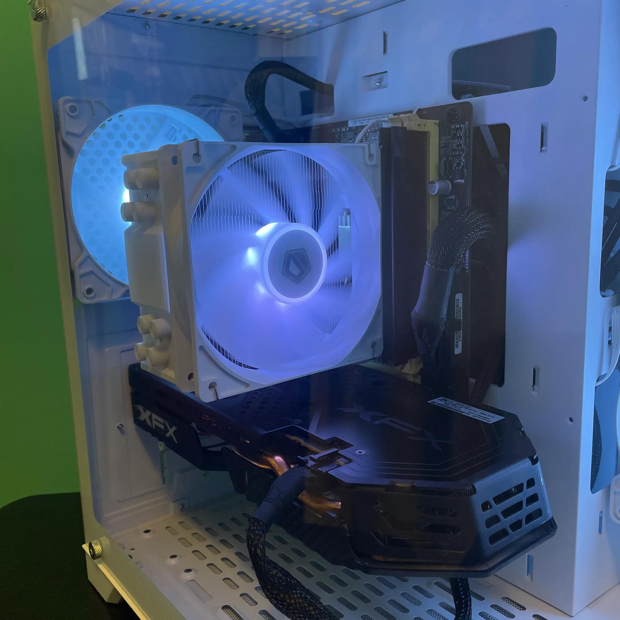 CLEAN White Gaming PC| Intel i5 / Amd RX580 / 8GB / 600GB Win 10 Pro WiFi