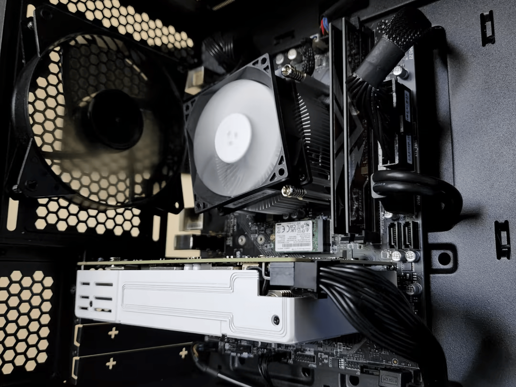 Intel Core i5 9400 // AMD Radeon RX5500 4GB // T-Force 2x8 16GB 3000MHz