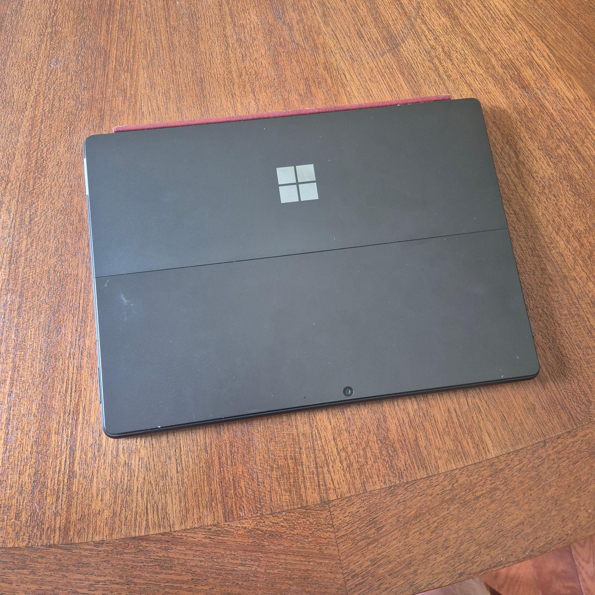 Microsoft Surface Pro 8 1TB SSD 16GB RAM Intel i7-1185G7 + Keyboard, Pen & Dock