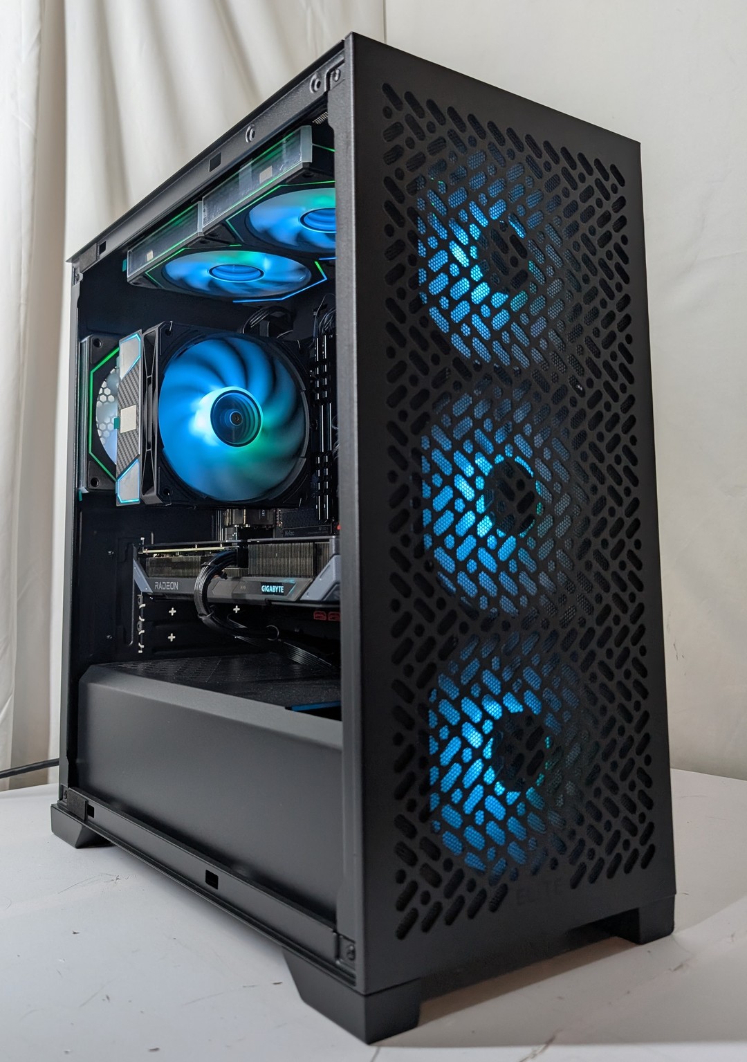 RX 9060XT | RYZEN 5 3600 | 16GB DDR4 | 1TB NVME | 650W | Jawa