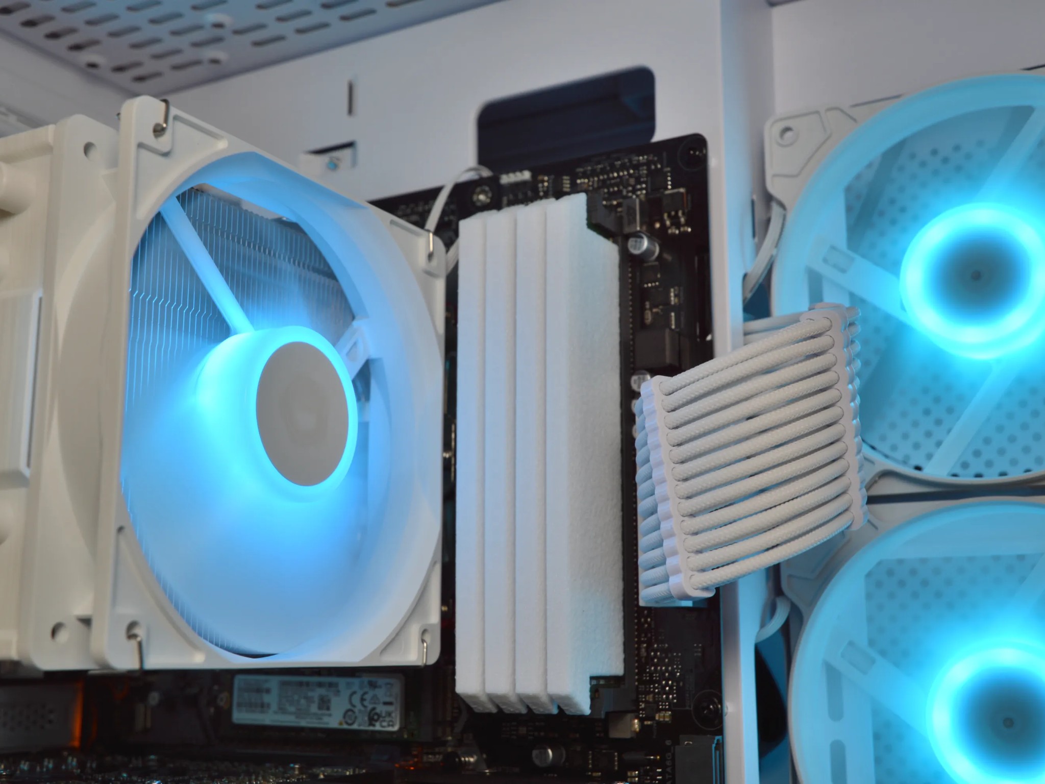 ❄️❄️| RTX 3060 Ti 8GB | RYZEN 5 5600 | 32GB DDR4 RAM | 1TB NVME SSD | The Snowflake |