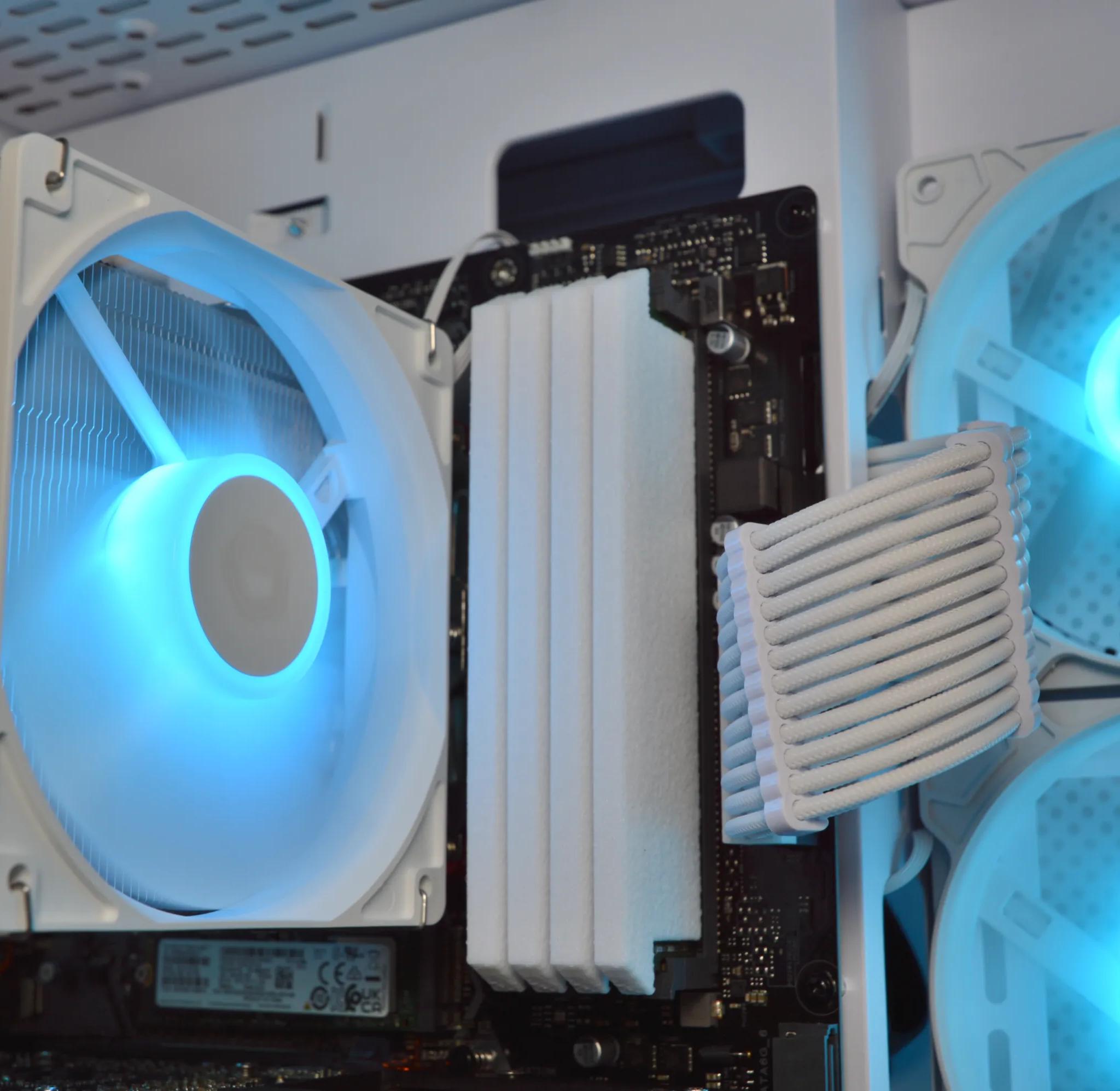 ❄️❄️| RTX 3060 Ti 8GB | RYZEN 5 5600 | 32GB DDR4 RAM | 1TB NVME SSD | The Snowflake |