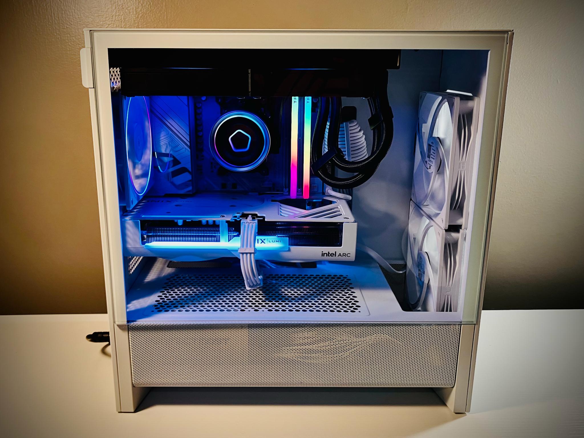 ❄️Arctic Whisper Gaming PC❄️